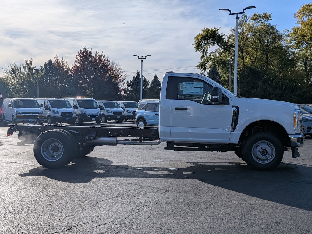 New 2026 Ford Super Duty F-350 DRW 4WD Reg Cab 169 WB 84 CA