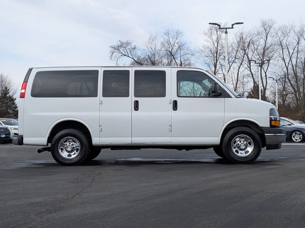 Used 2020 Chevrolet Express Passenger RWD 2500 135 LT Full-size Passenger Van