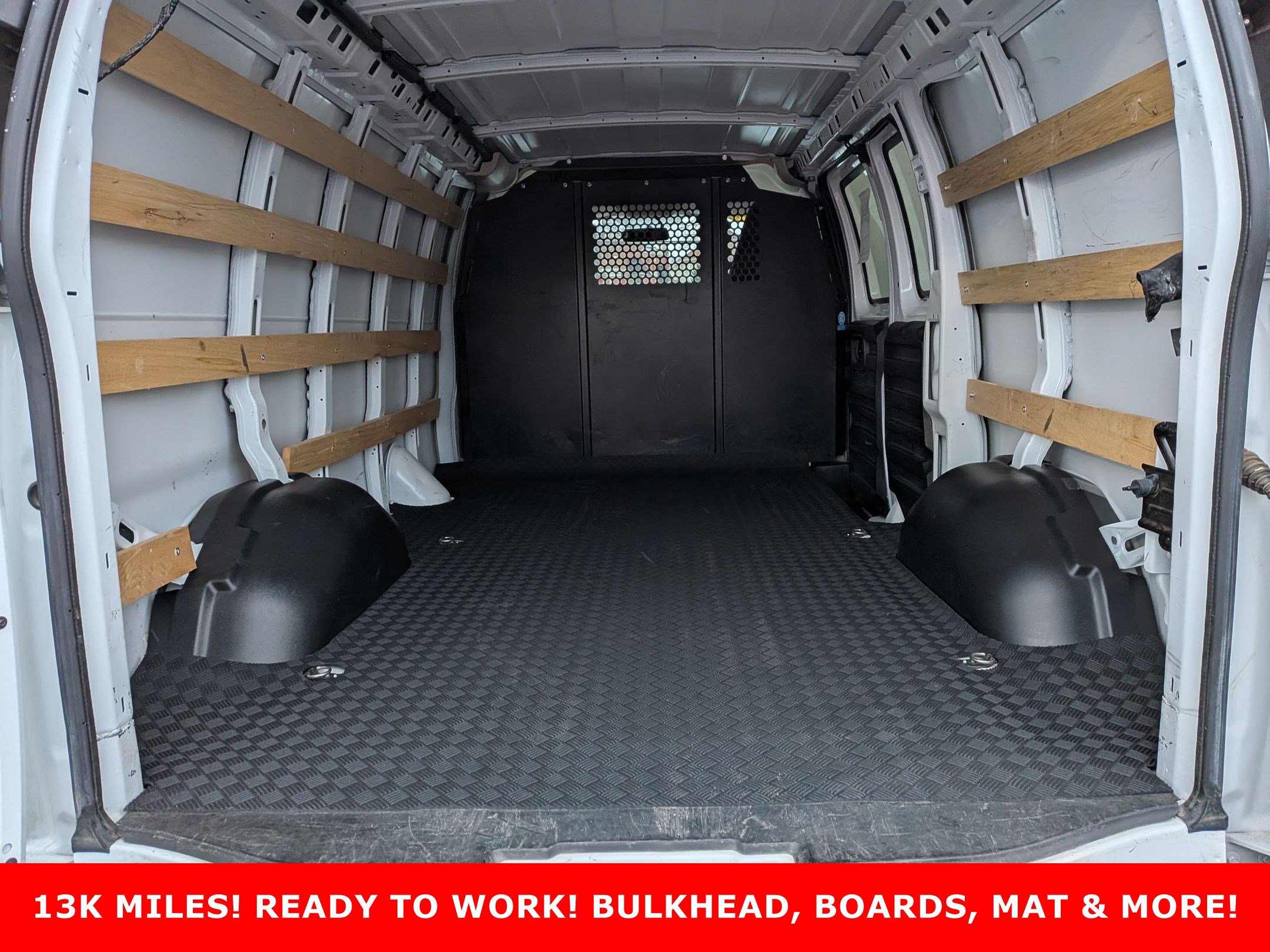 2024 CHEVROLET EXPRESS - Image 19