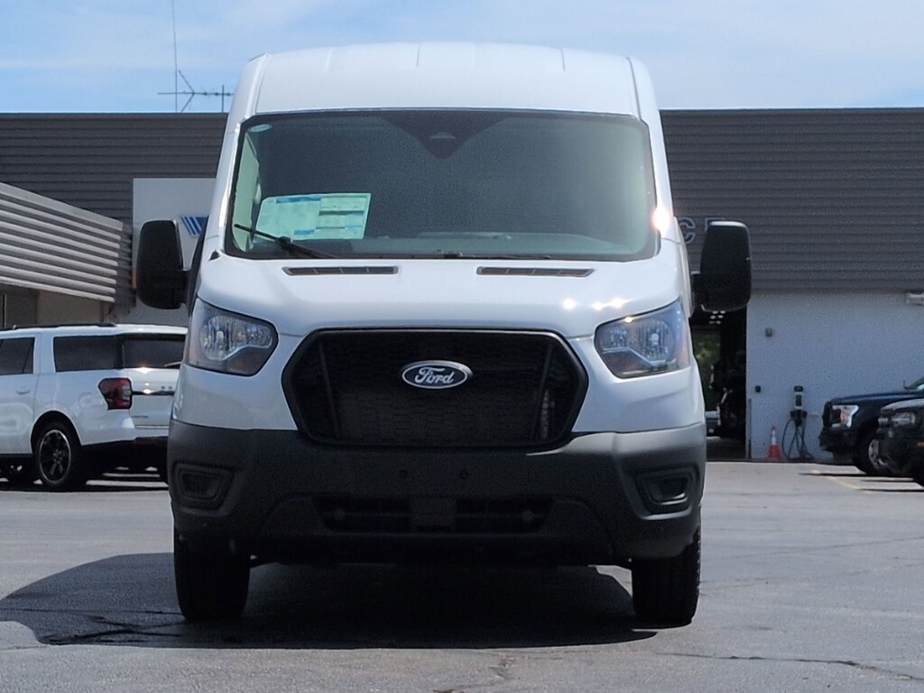 New 2026 Ford Transit T-250 148 Med Rf 9150 GVWR RWD T-250 148 Med Rf 9150 GVWR RWD