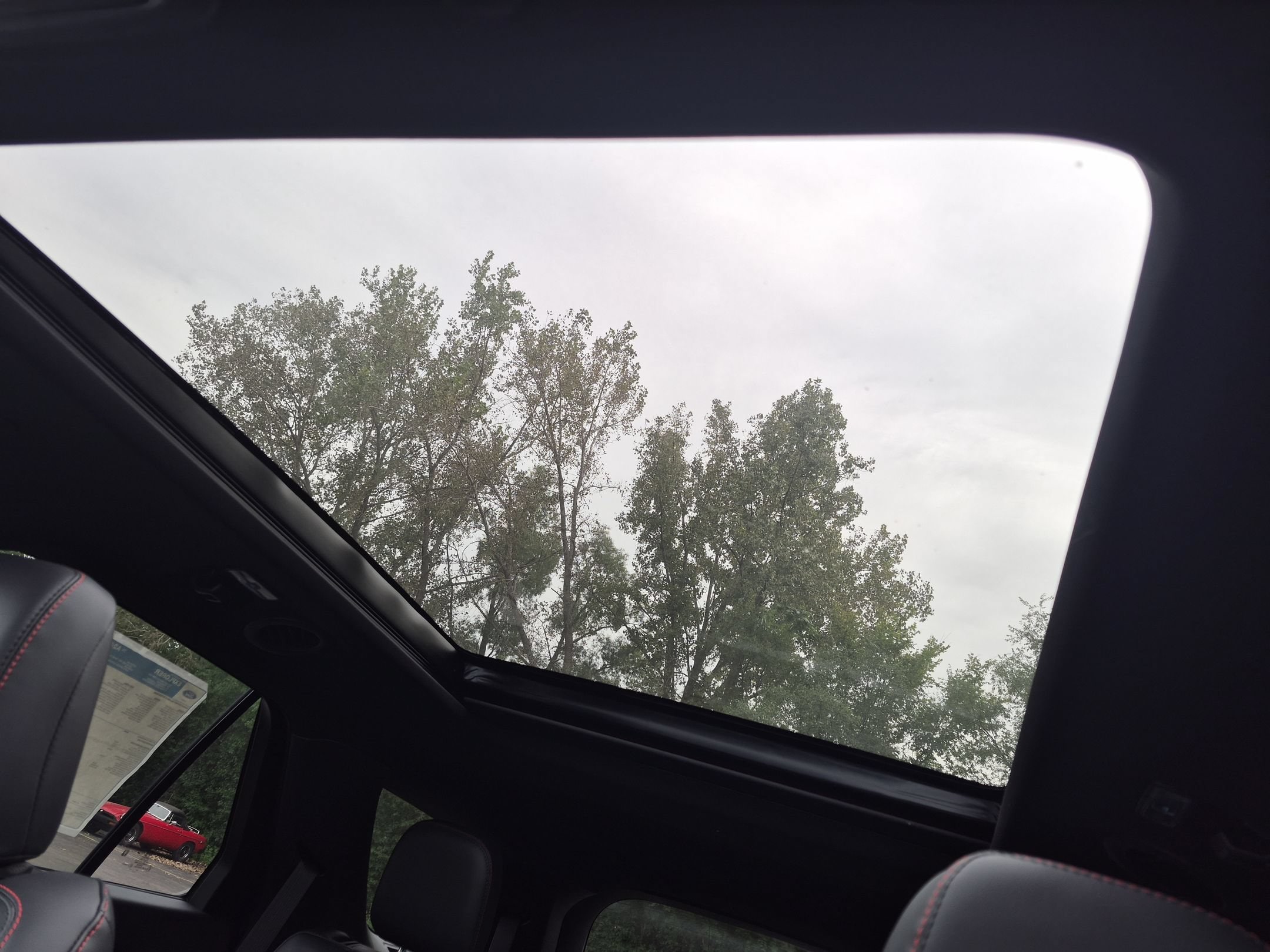 2026 Ford Explorer ST-Line - Photo 12