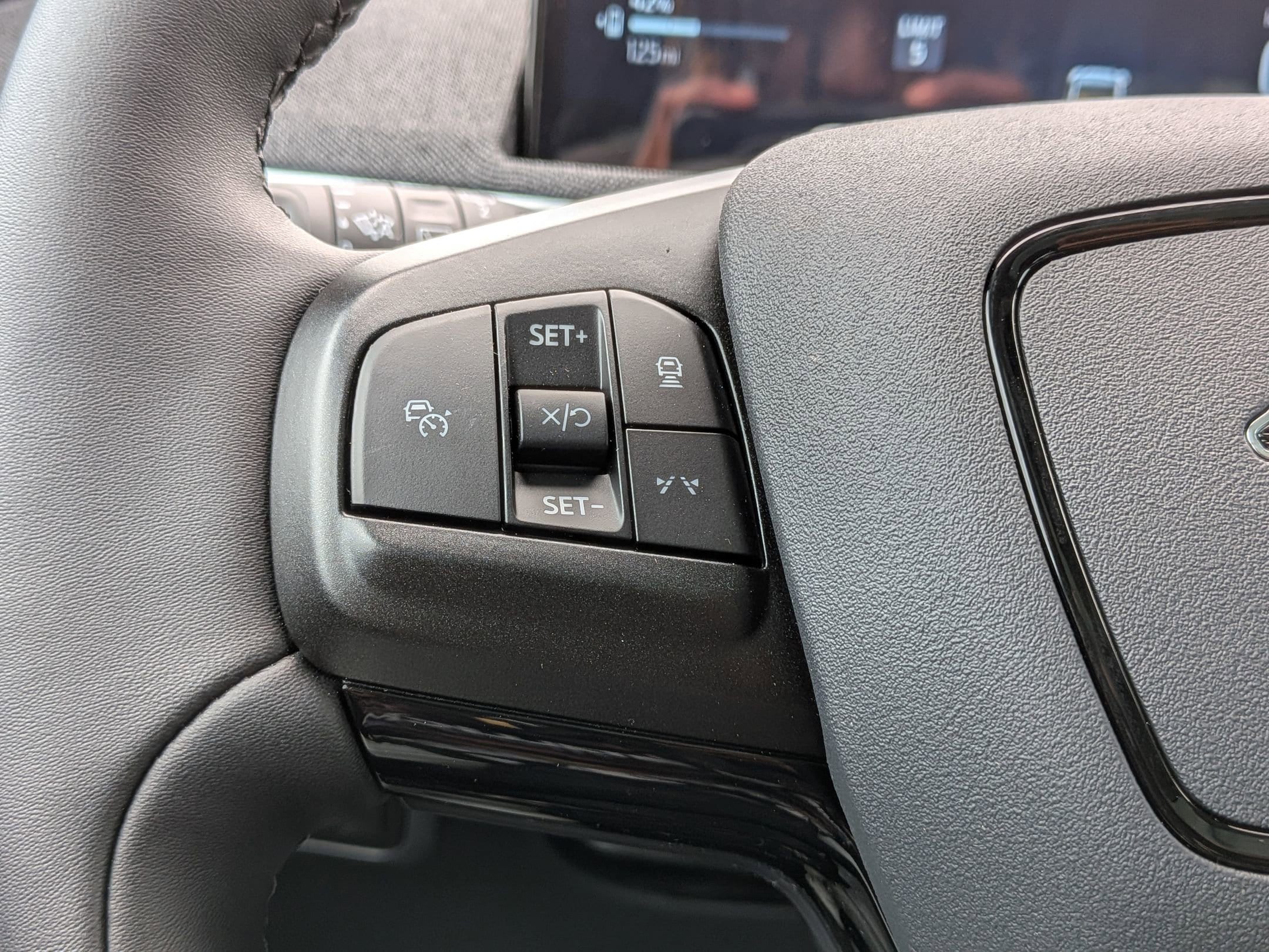 2025 FORD MUSTANG MACH-E - Image 15