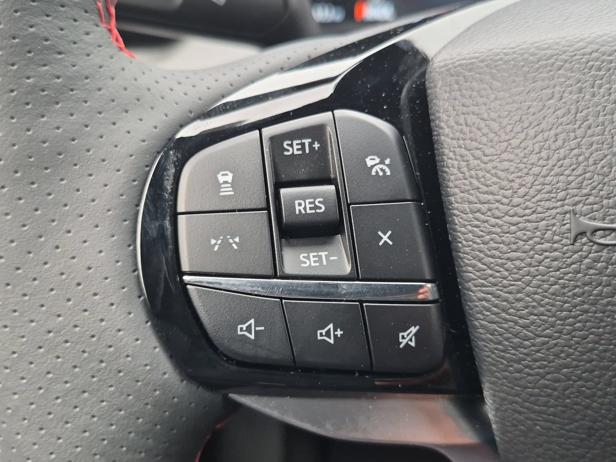 2026 Ford Explorer ST-Line - Photo 15