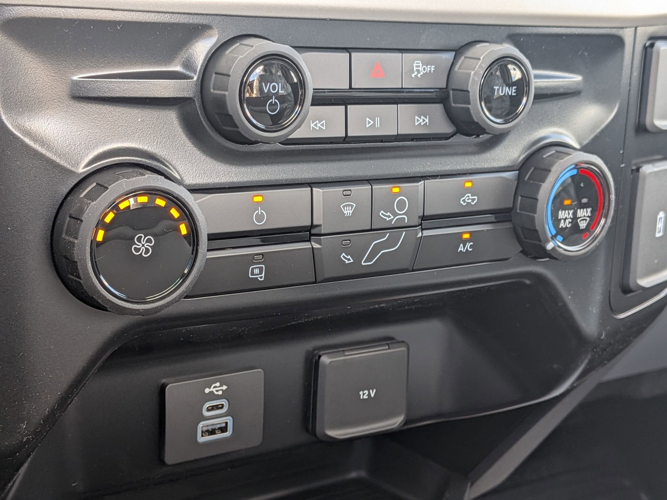 2025 FORD F-350 - Image 16