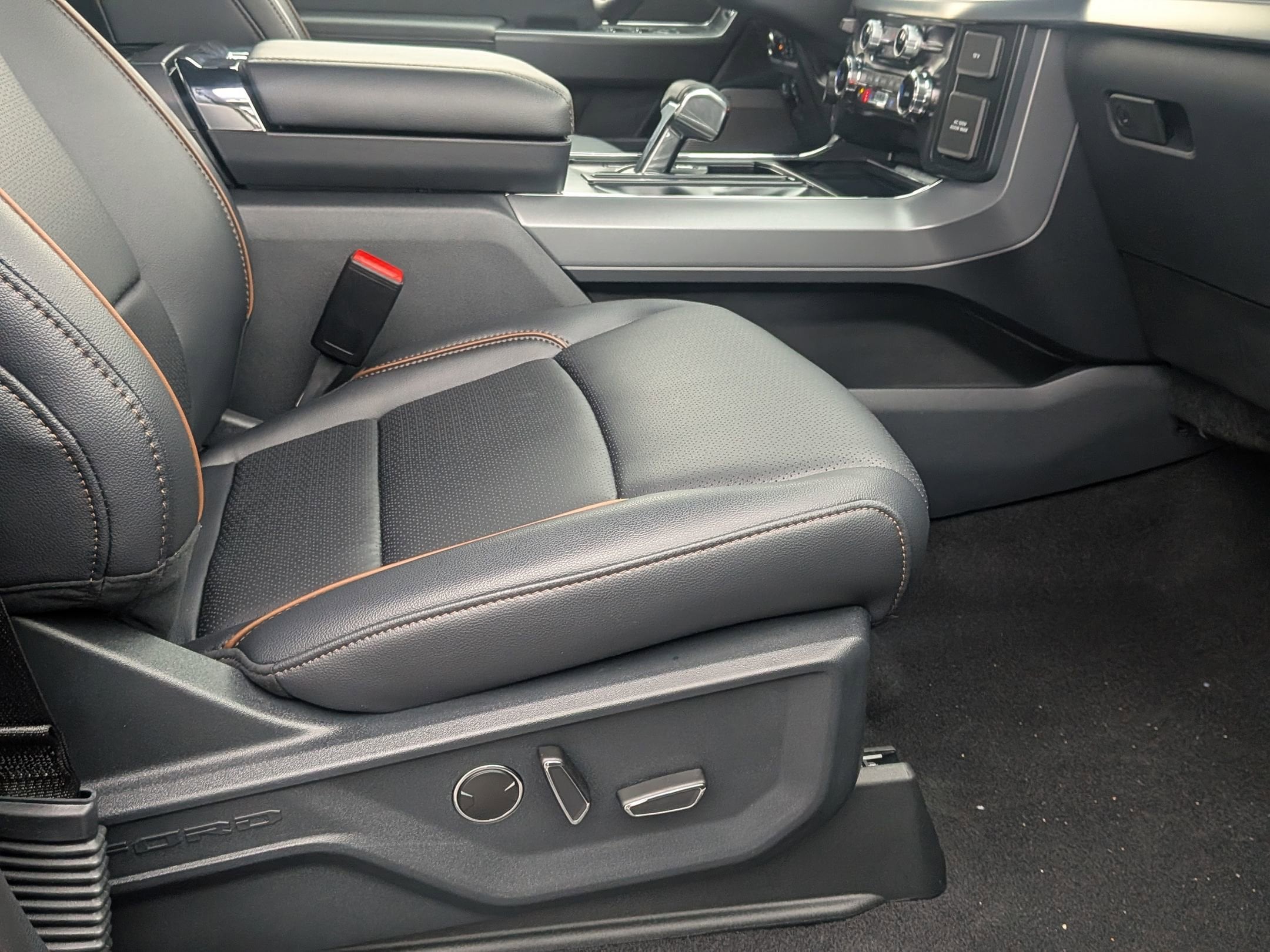 2025 FORD F-150 - Image 27