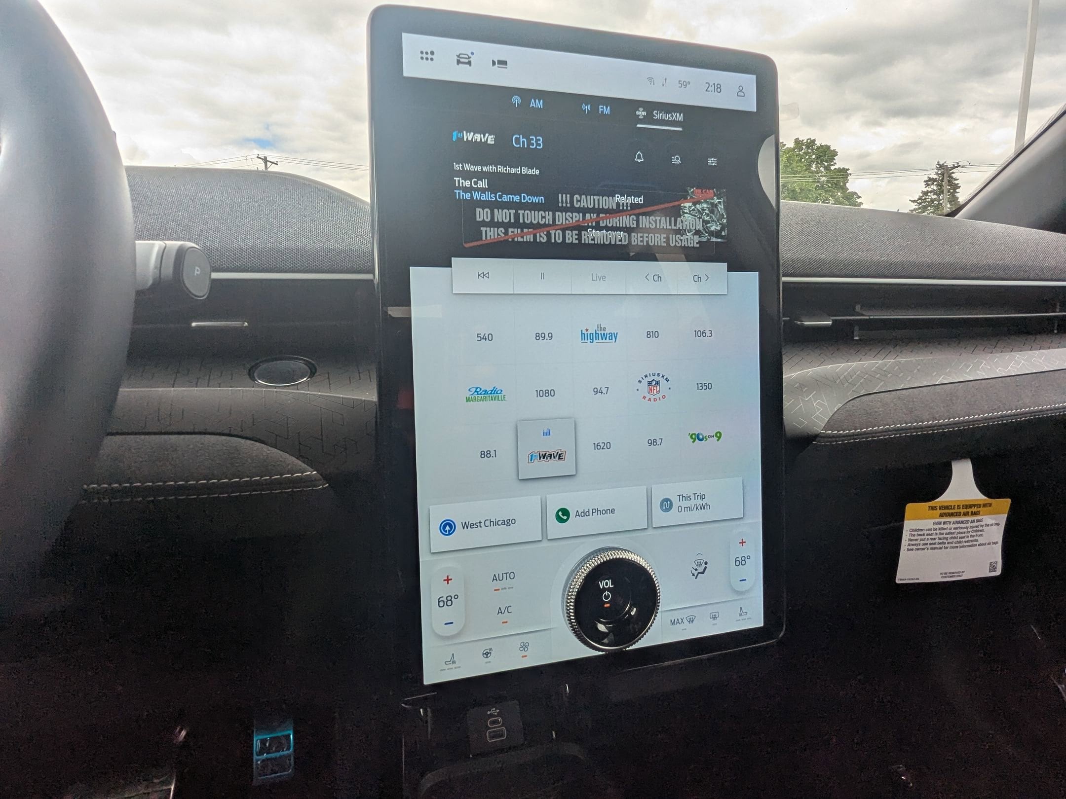 2025 FORD MUSTANG MACH-E - Image 17