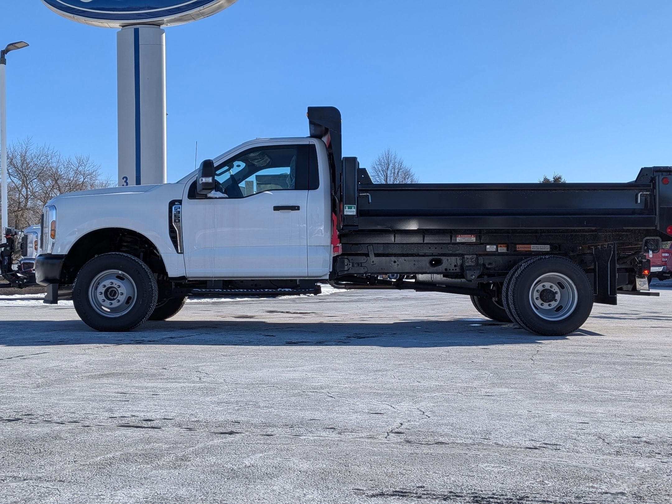 2025 FORD F-350 - Image 8