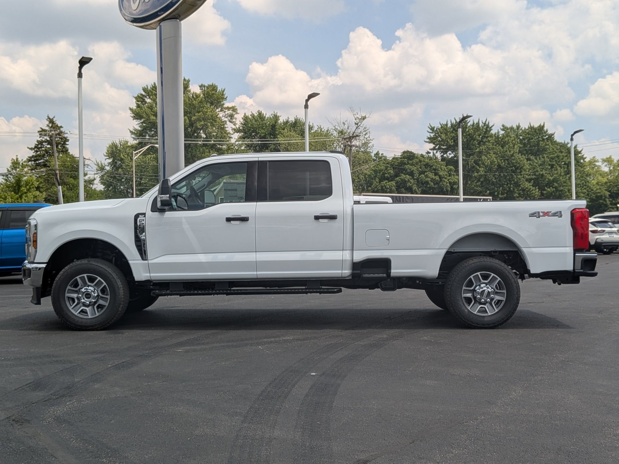 2025 FORD F-250 - Image 8
