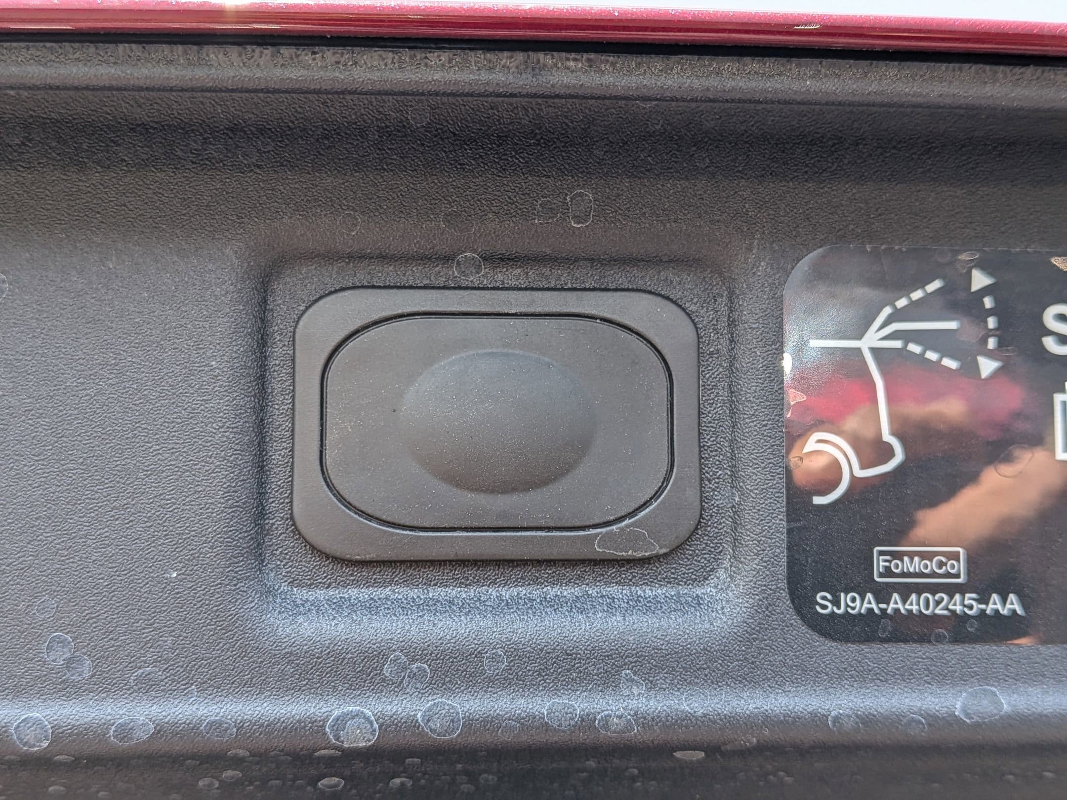 2025 FORD MUSTANG MACH-E - Image 25