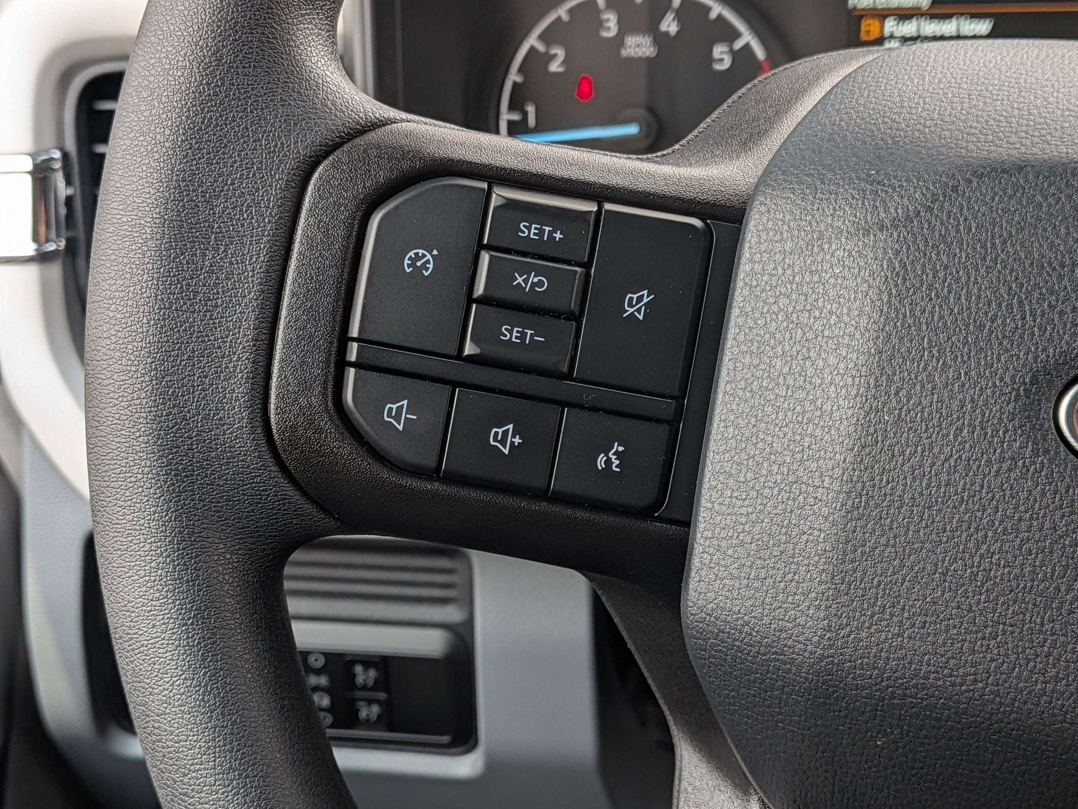 2025 FORD F-250 - Image 13