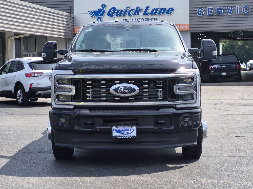 New 2026 Ford Super Duty F-350 DRW Platinum 4WD Crew Cab 8 Box Platinum 4WD Crew Cab 8 Box