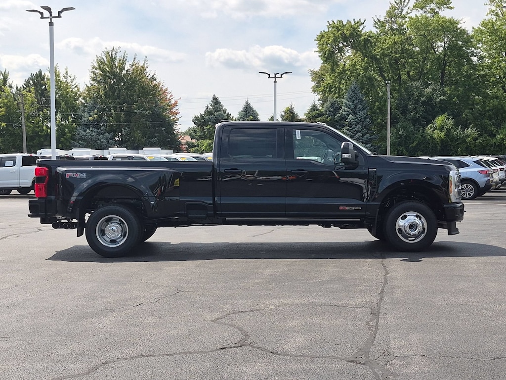 New 2026 Ford Super Duty F-350 DRW Platinum 4WD Crew Cab 8 Box Platinum 4WD Crew Cab 8 Box