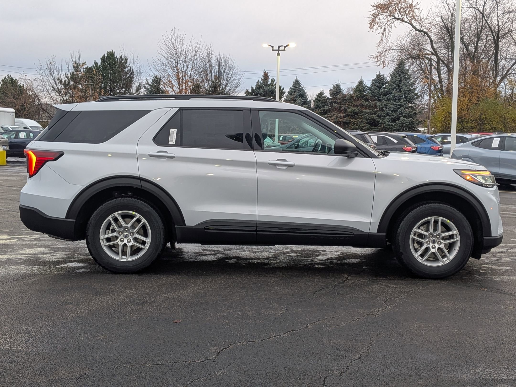 2026 Ford Explorer photo 3