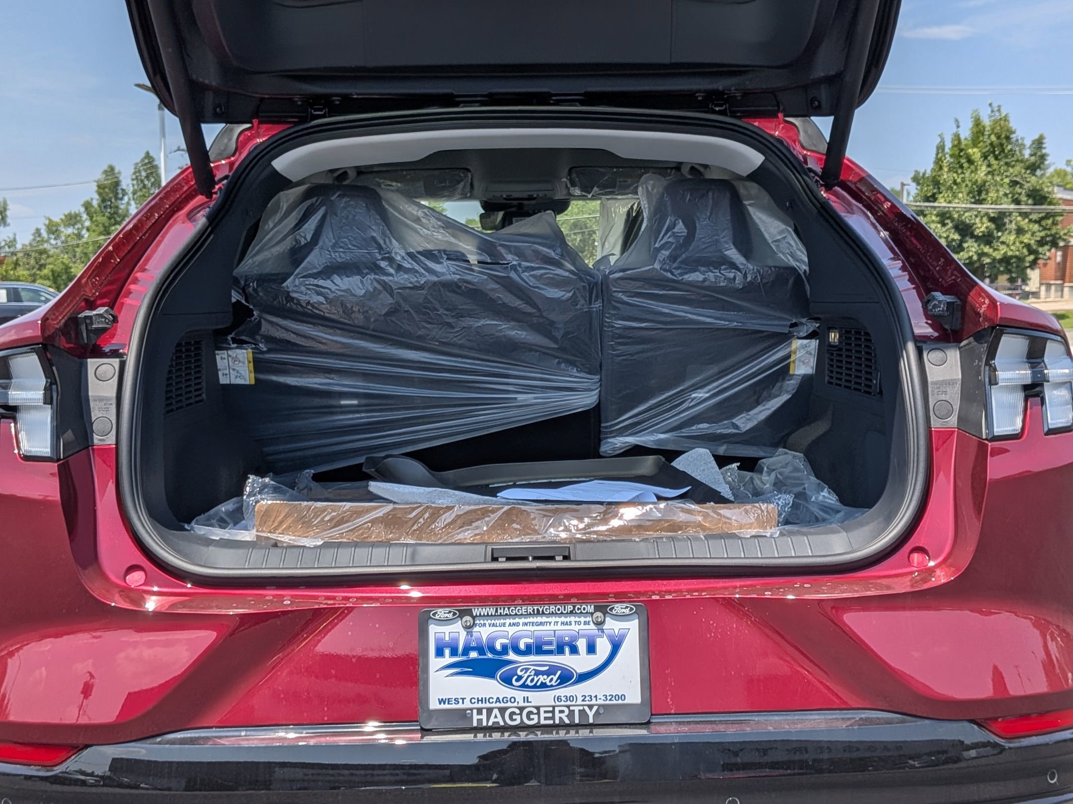 2025 FORD MUSTANG MACH-E - Image 24