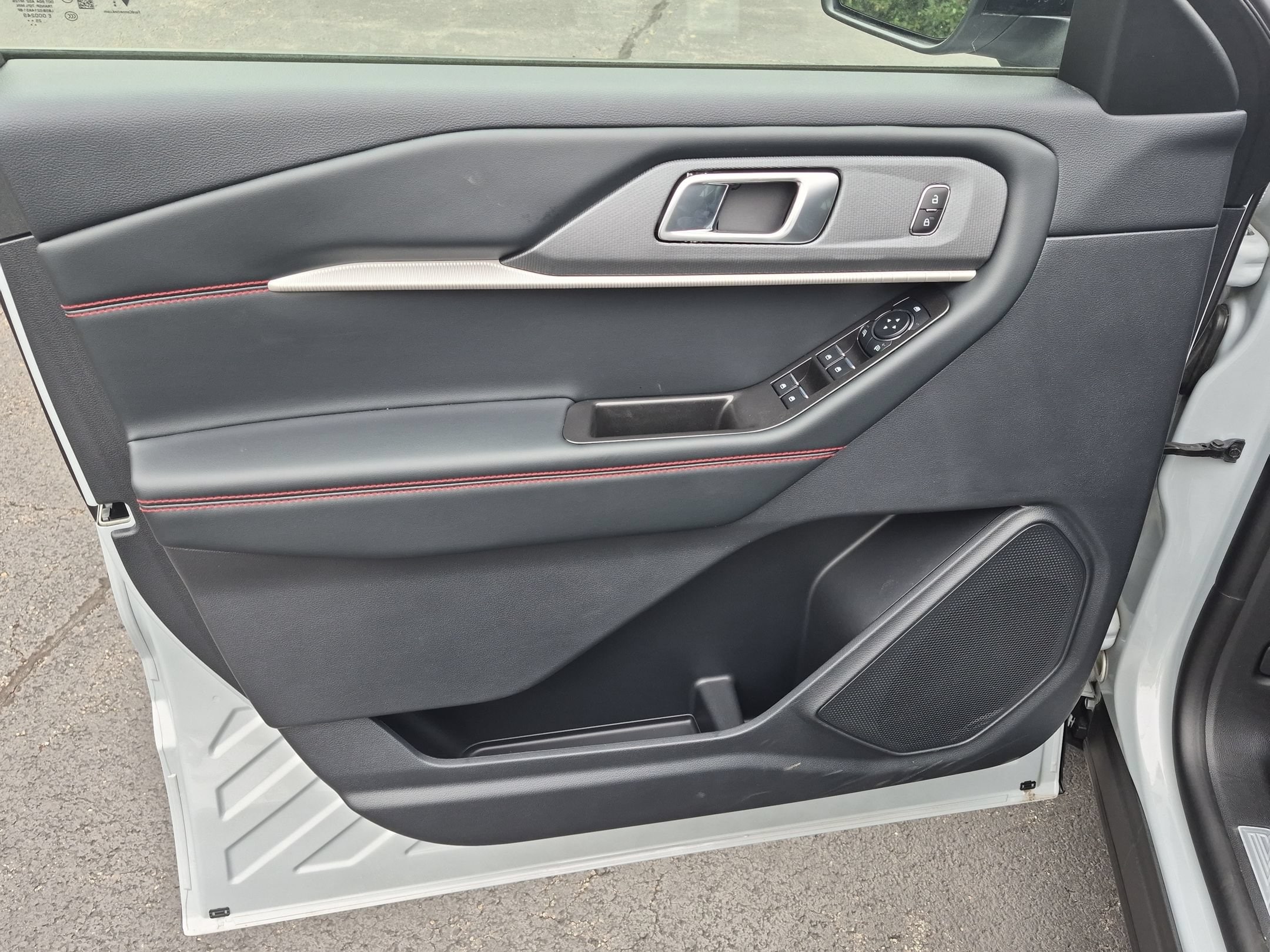 2026 Ford Explorer ST-Line - Photo 12