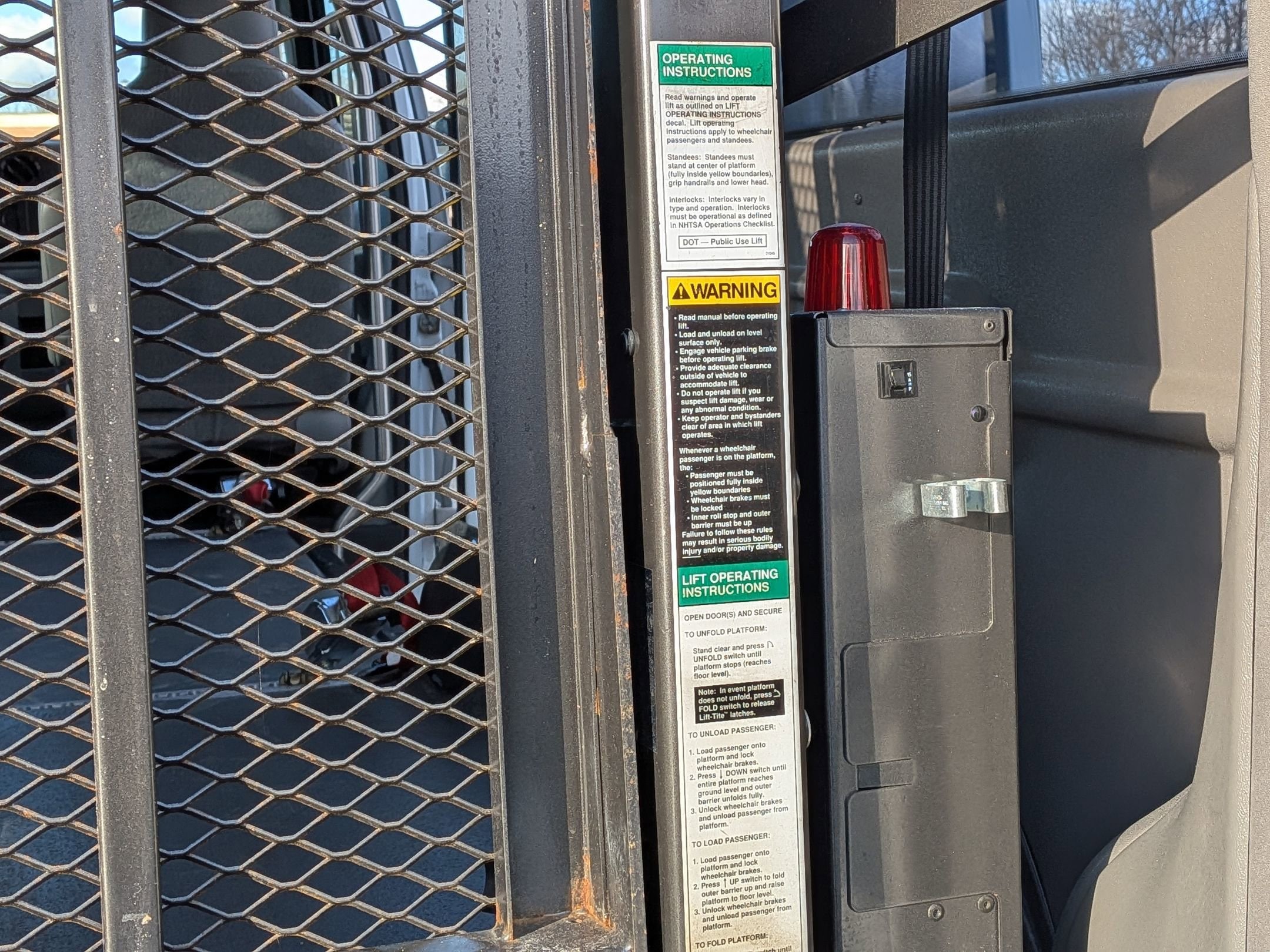 2011 FORD E-150 - Image 25