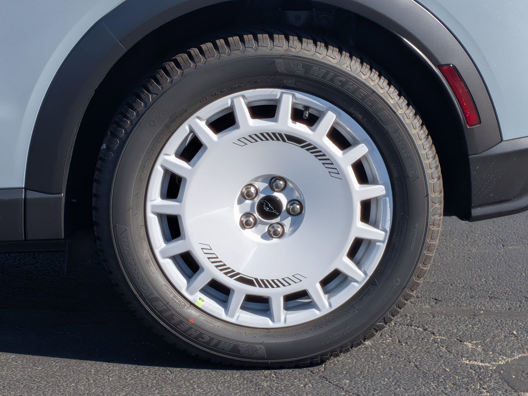 2025 FORD MUSTANG MACH-E - Image 26