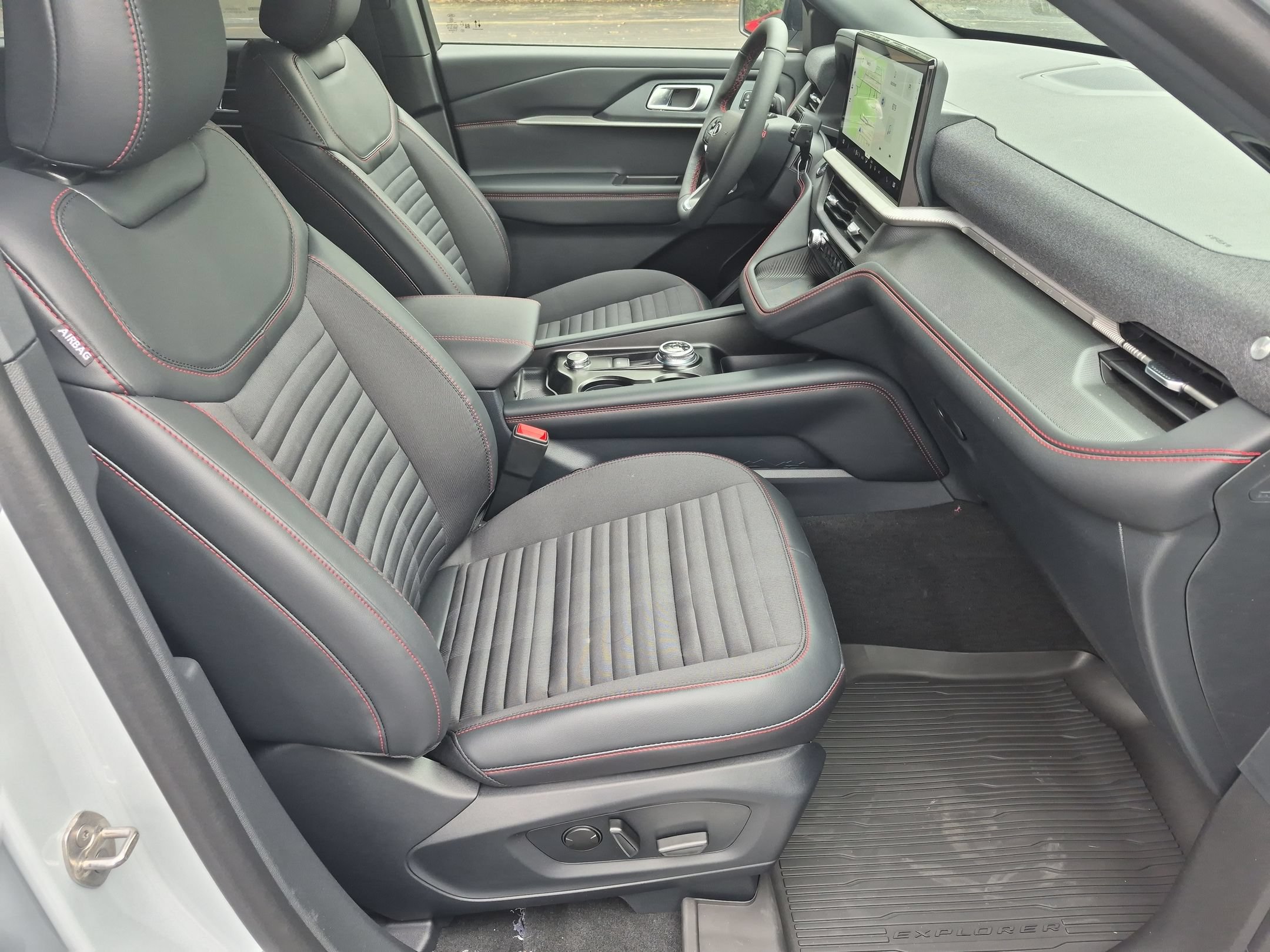 2026 Ford Explorer ST-Line - Photo 30