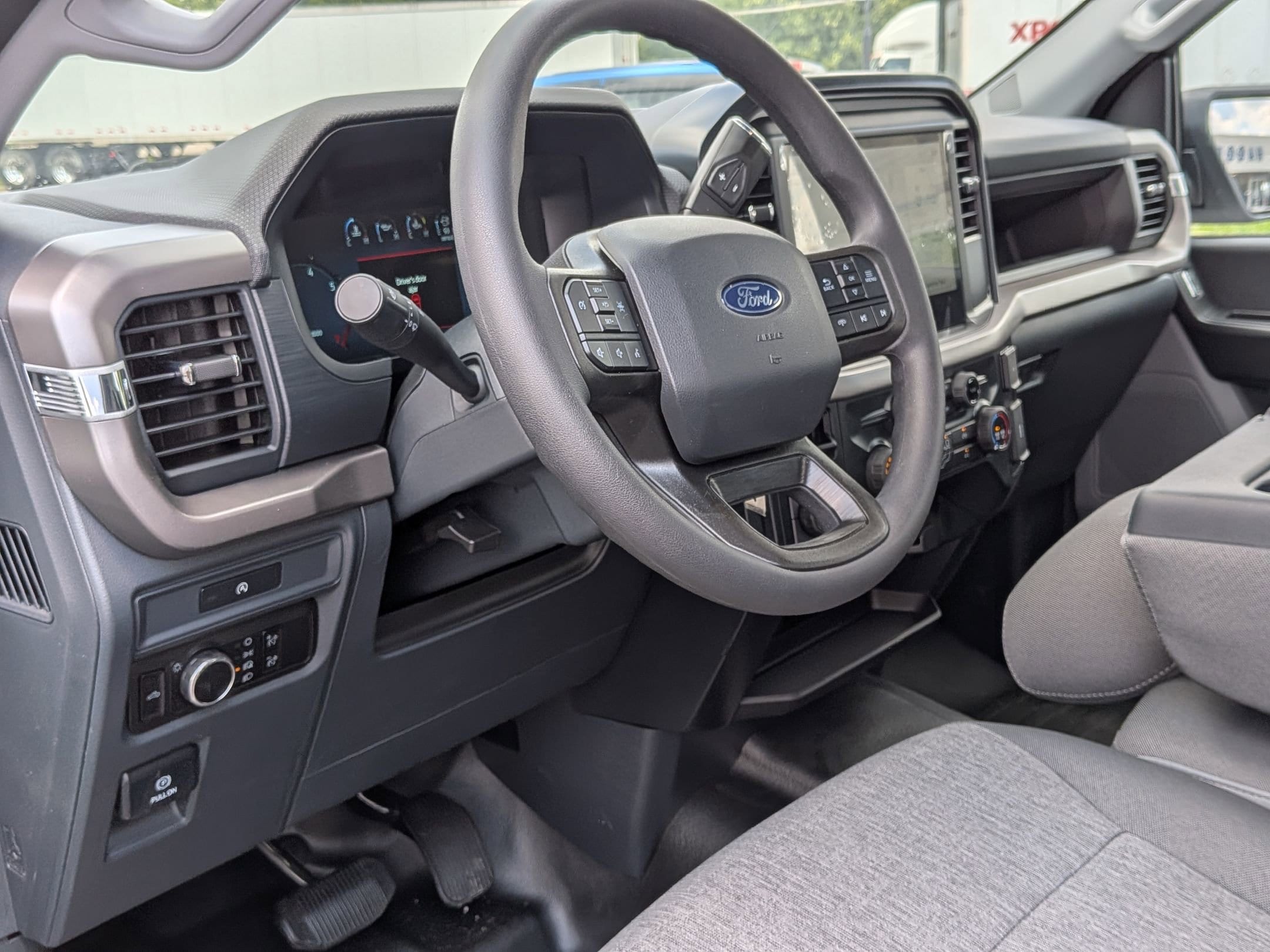 2025 FORD F-150 - Image 12