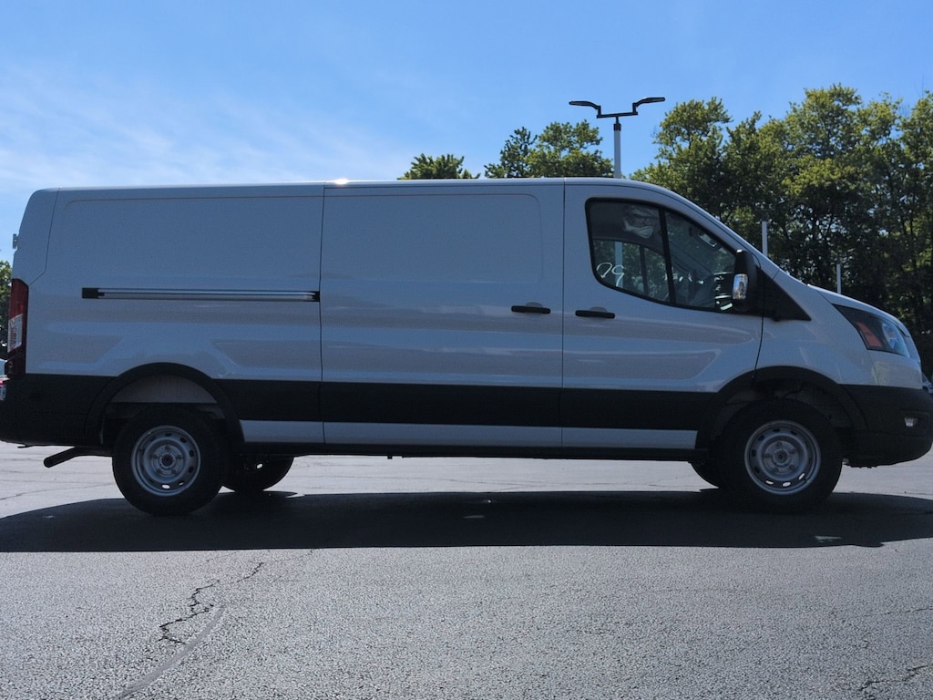 New 2026 Ford Transit T-250 148 Low Rf 9150 GVWR RWD T-250 148 Low Rf 9150 GVWR RWD