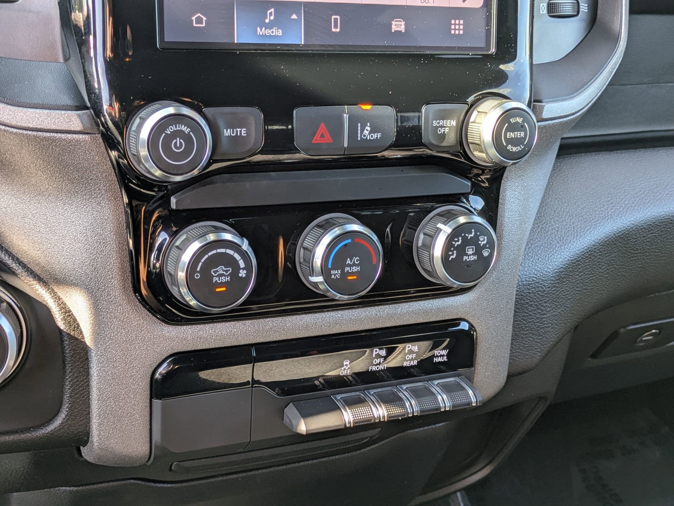 2025 RAM 1500 - Image 17