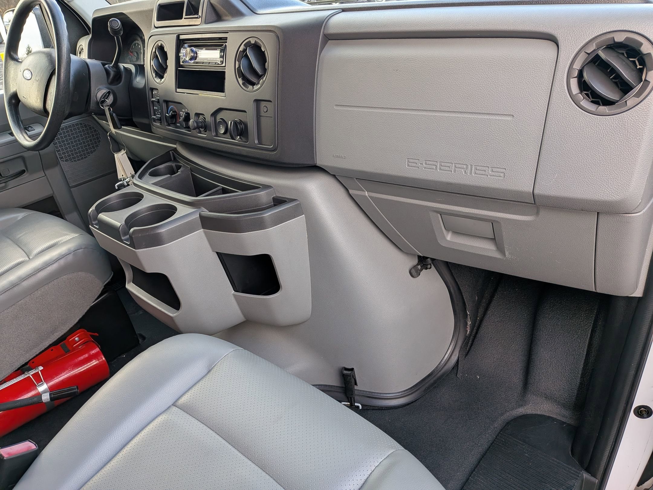 2011 FORD E-150 - Image 28