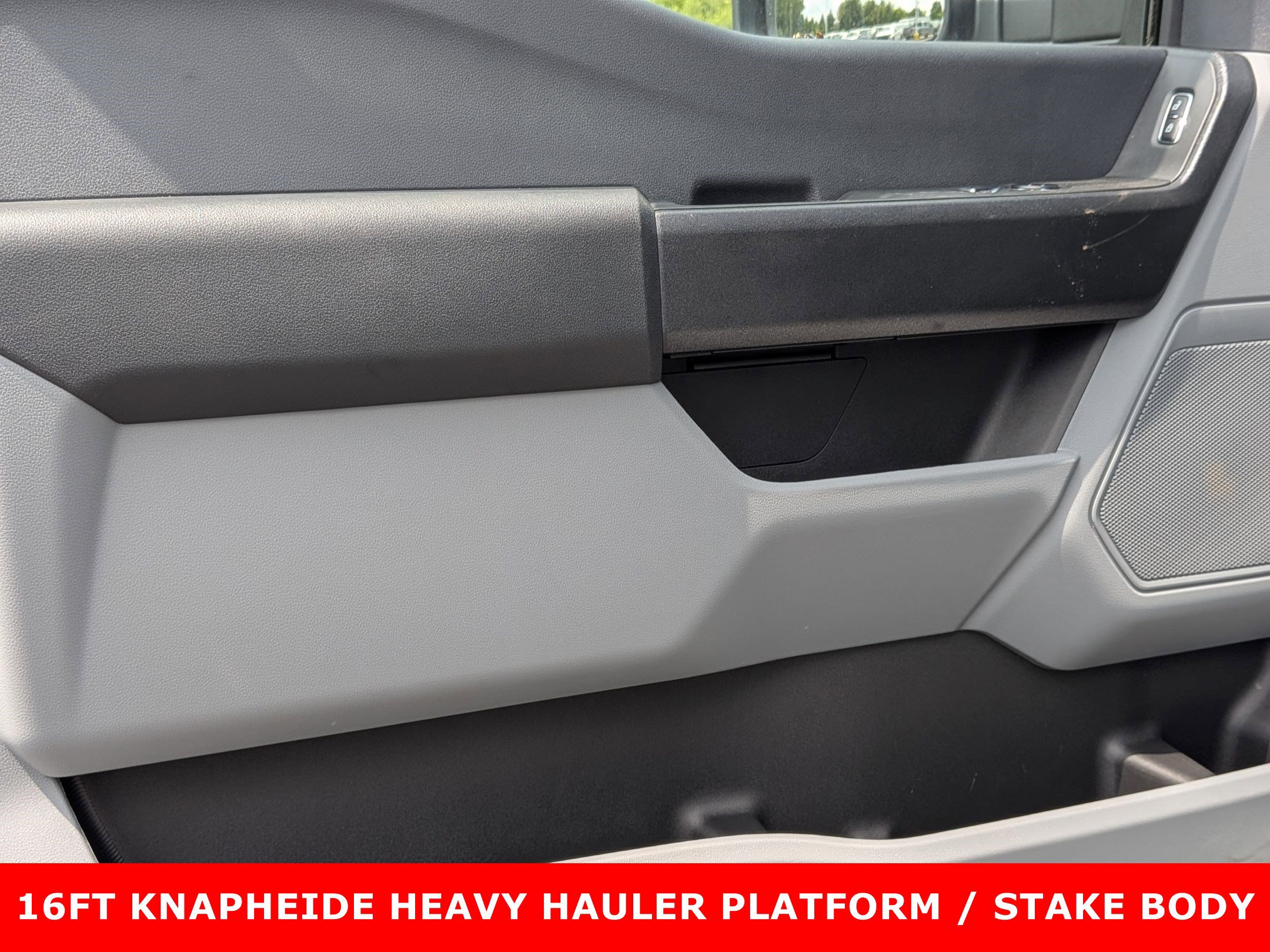 2025 FORD F-550 - Image 10