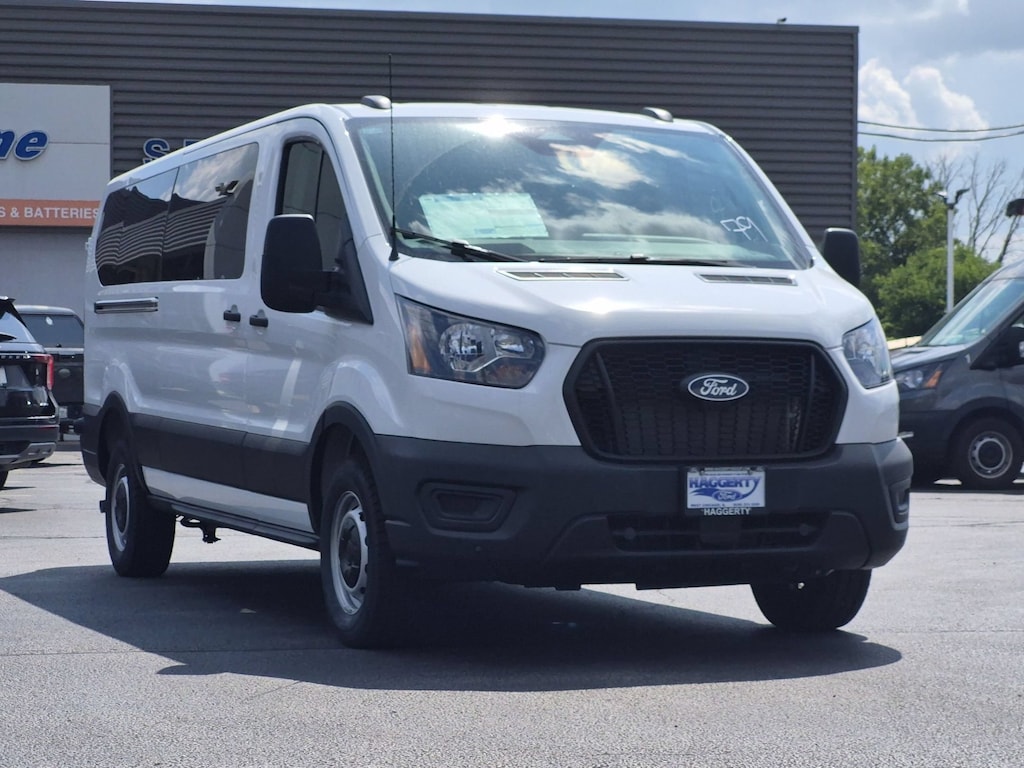 New 2026 Ford Transit Passenger Wagon T-350 148 Low Roof XL RWD VAN