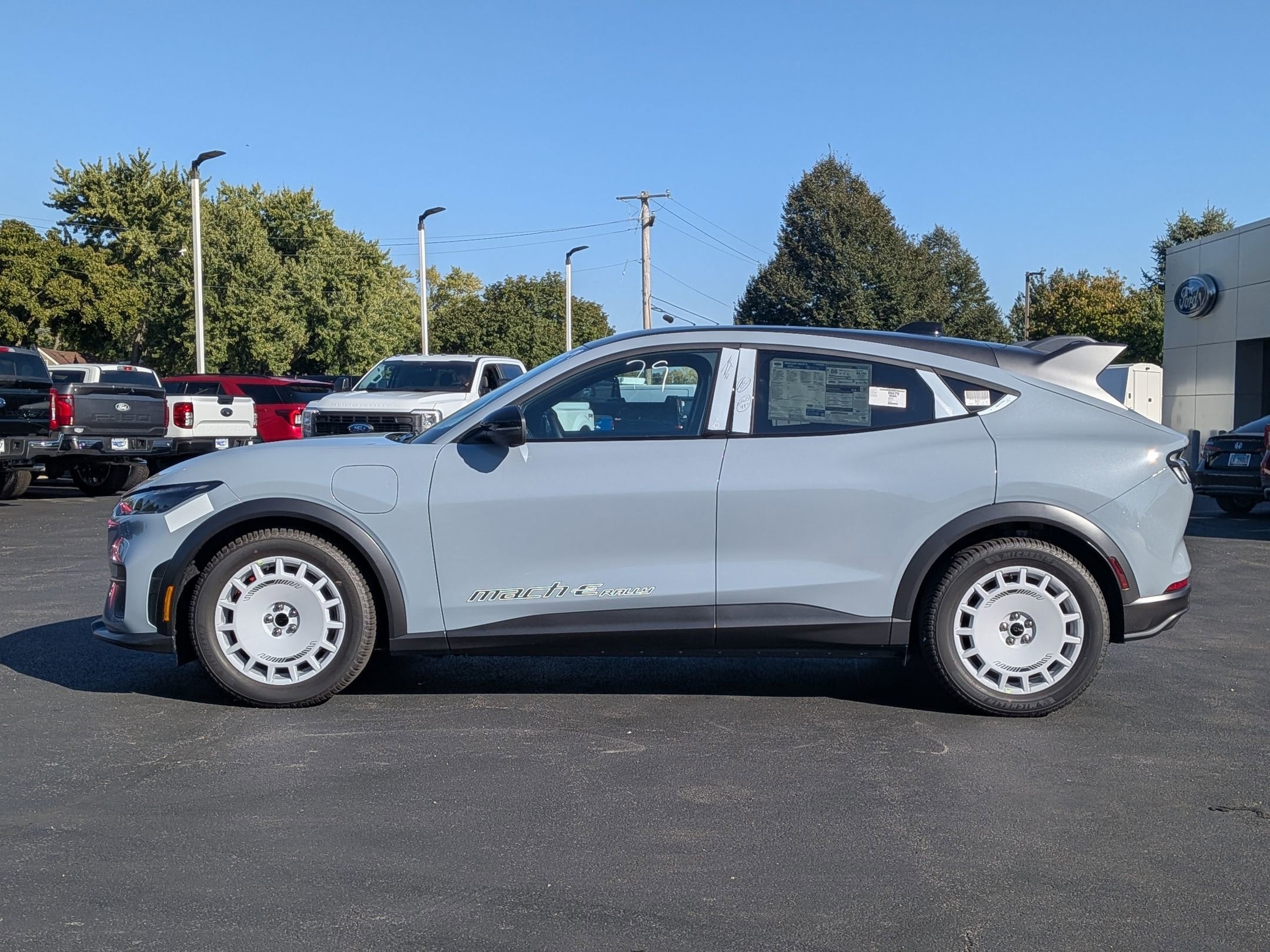2025 FORD MUSTANG MACH-E - Image 8