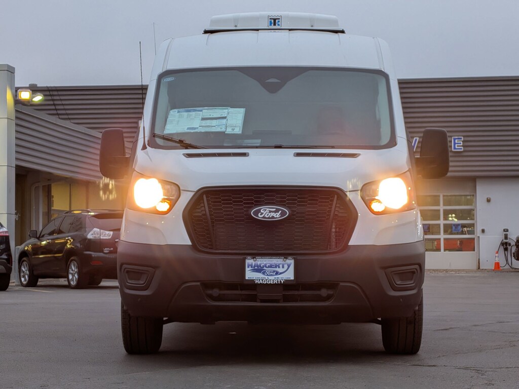 New 2026 Ford Transit T-250 148 Med Rf 9150 GVWR RWD T-250 148 Med Rf 9150 GVWR RWD