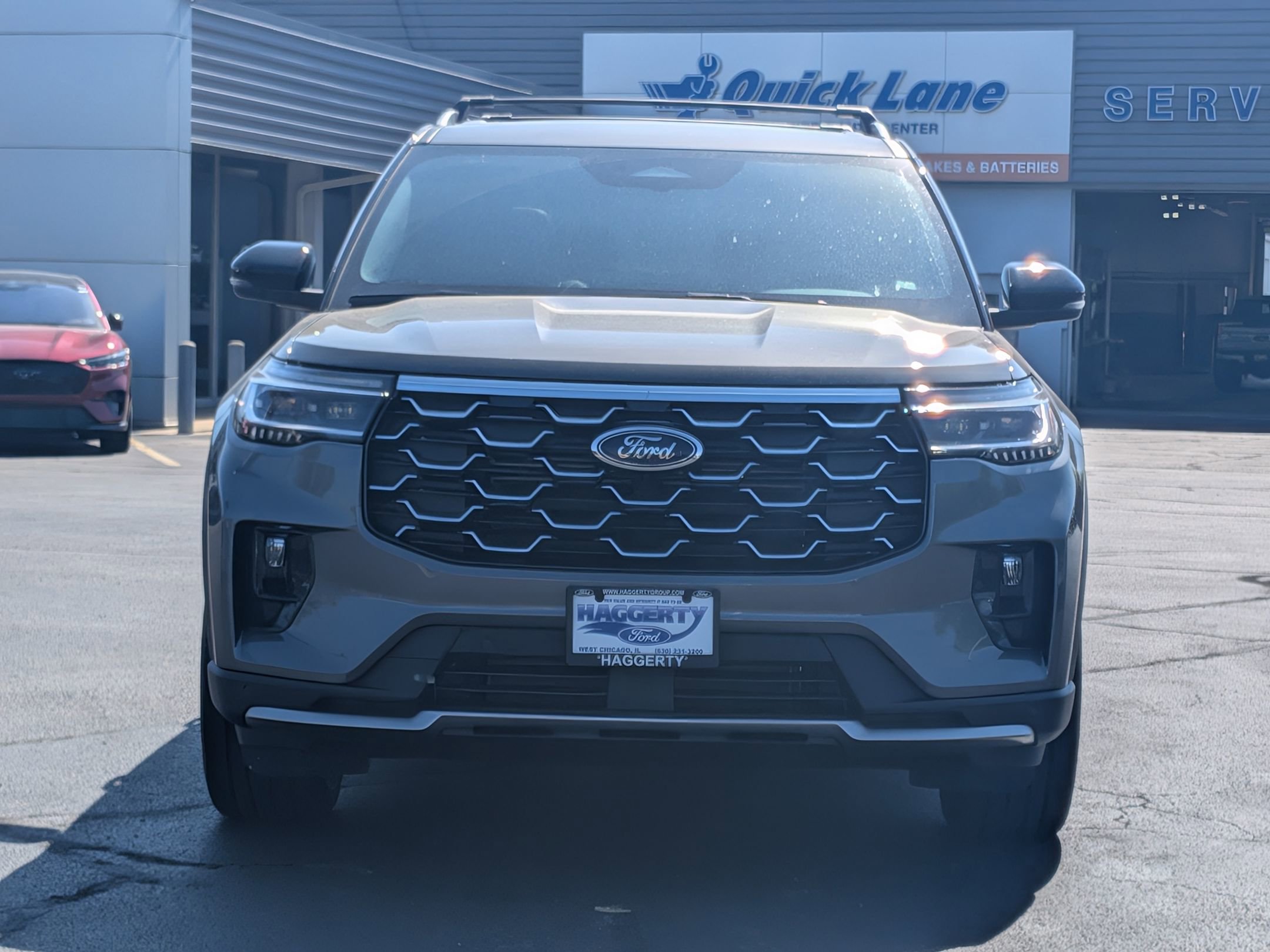 2025 Ford Explorer Platinum photo 2