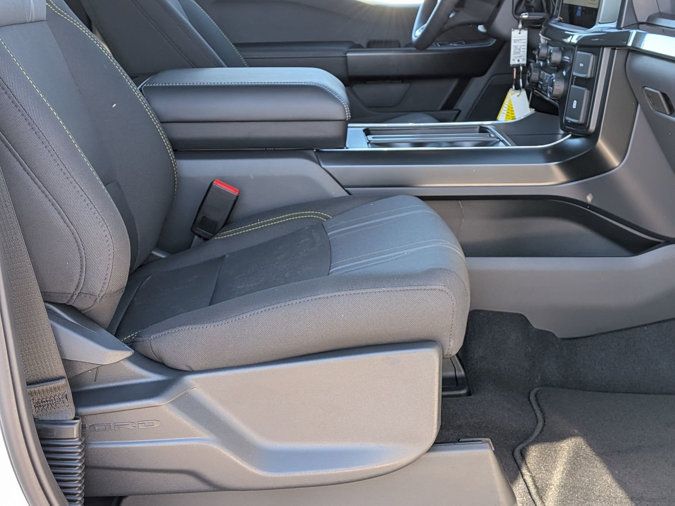 2025 FORD F-150 - Image 24