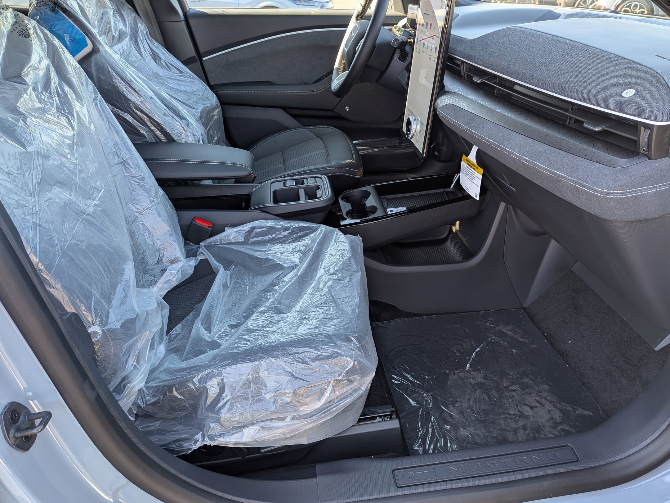 2025 FORD MUSTANG MACH-E - Image 24