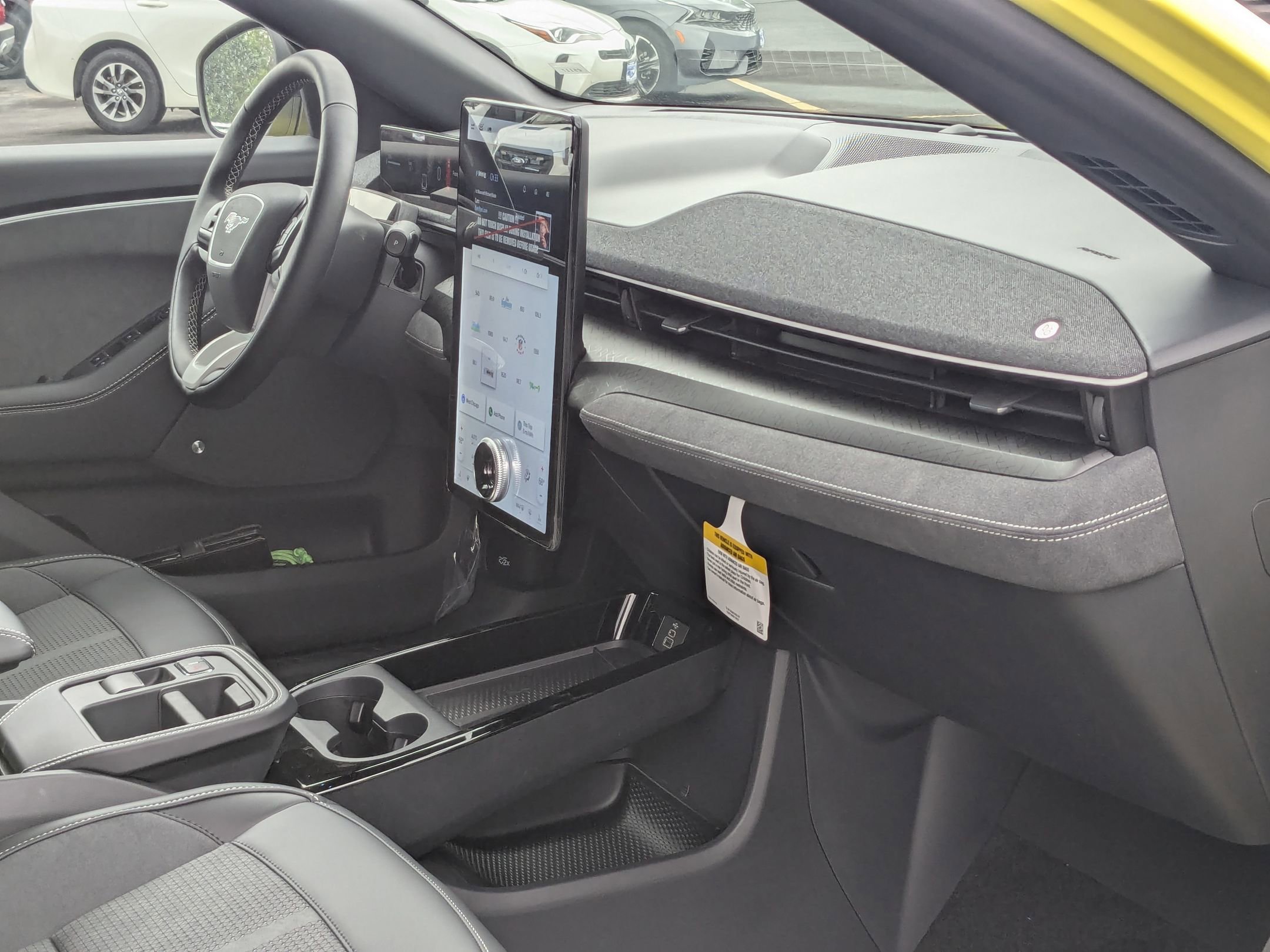 2025 FORD MUSTANG MACH-E - Image 33