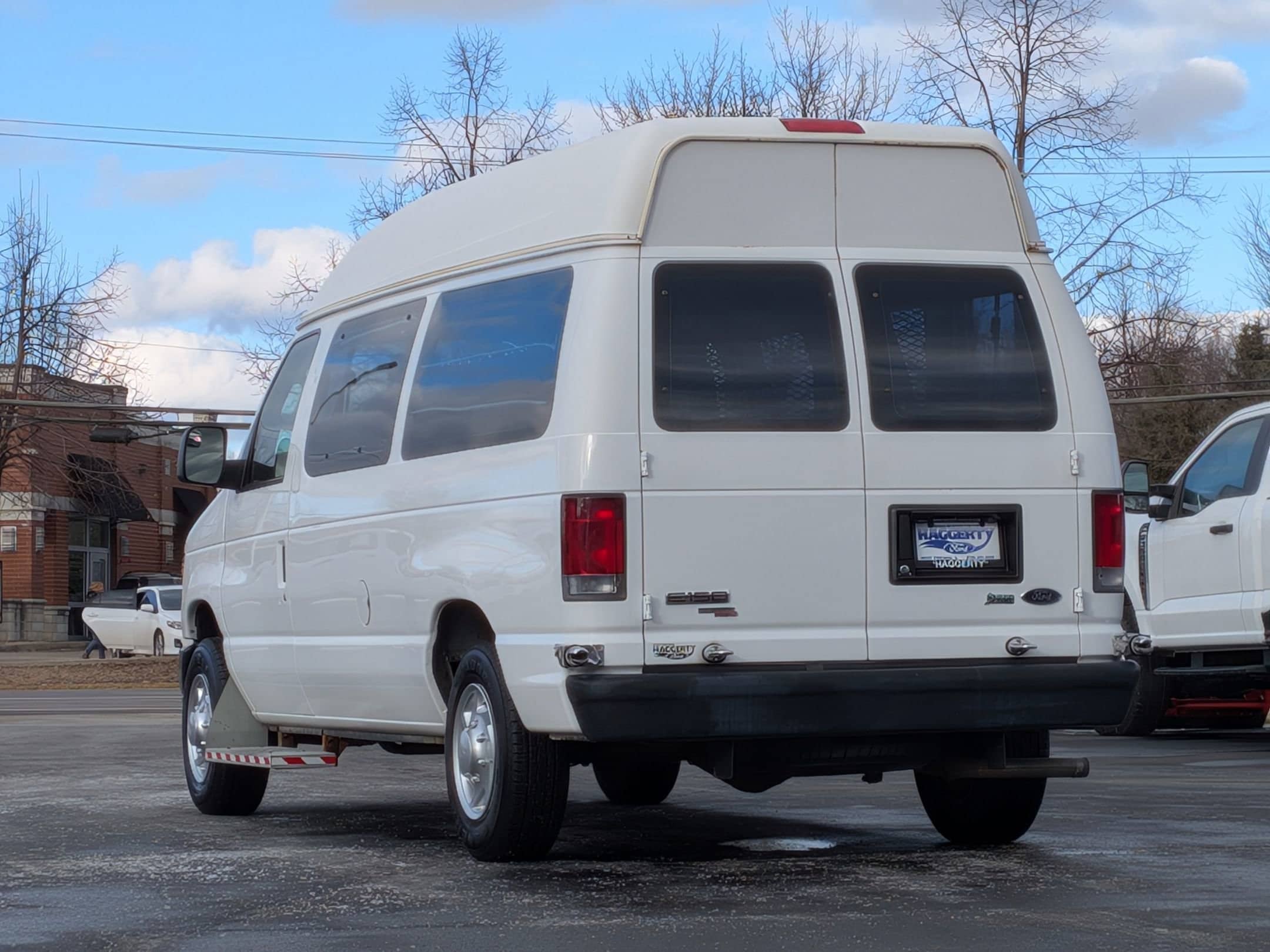 2011 FORD E-150 - Image 7