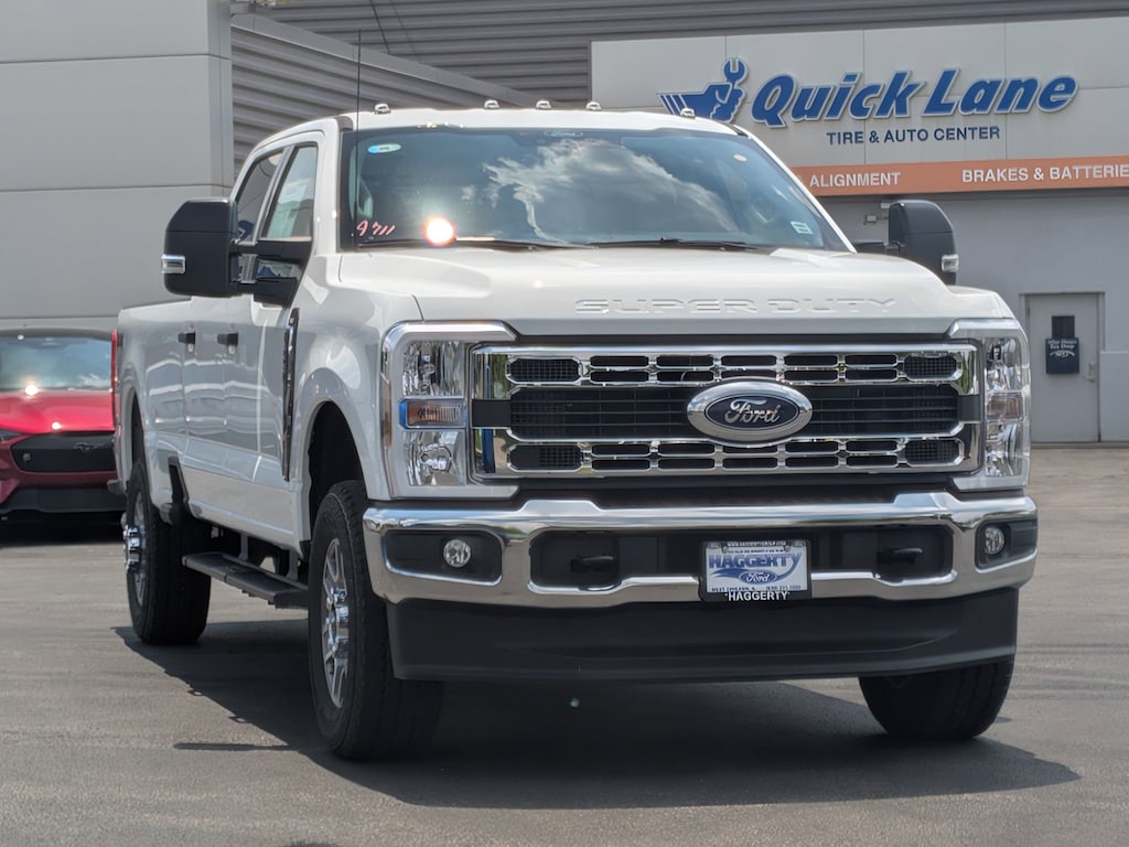 New 2025 Ford Super Duty F-250 SRW XLT 4WD Crew Cab 8 Box XLT 4WD Crew Cab 8 Box