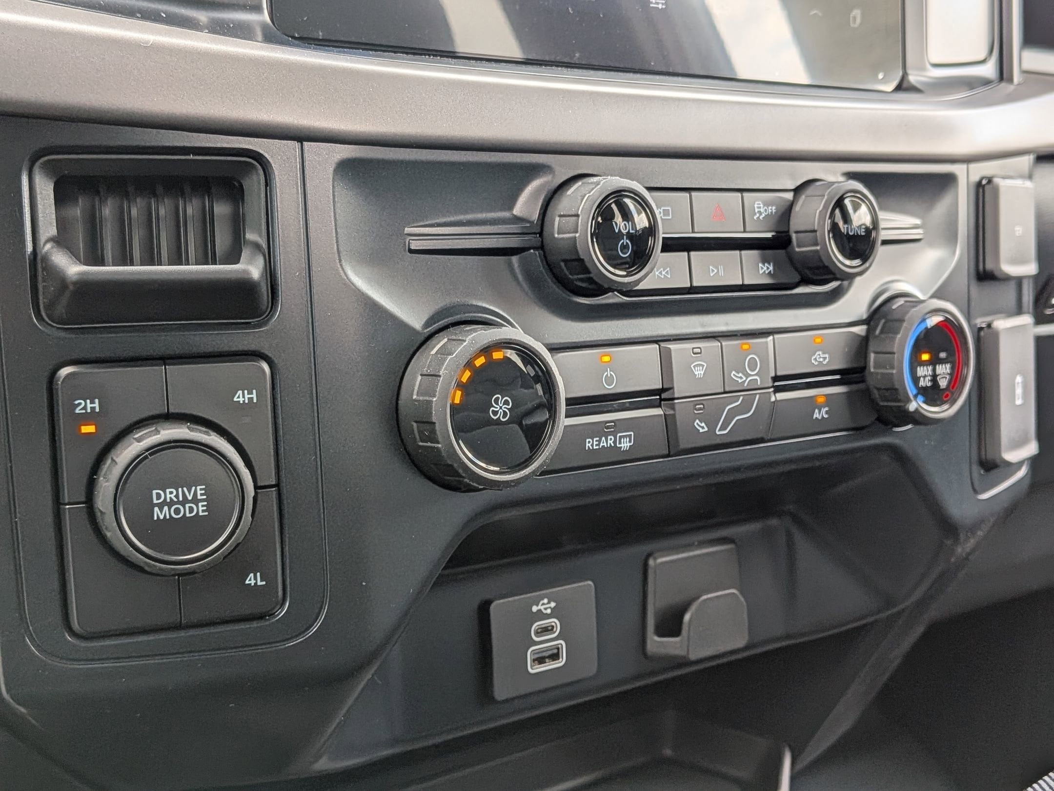 2025 FORD F-150 - Image 17