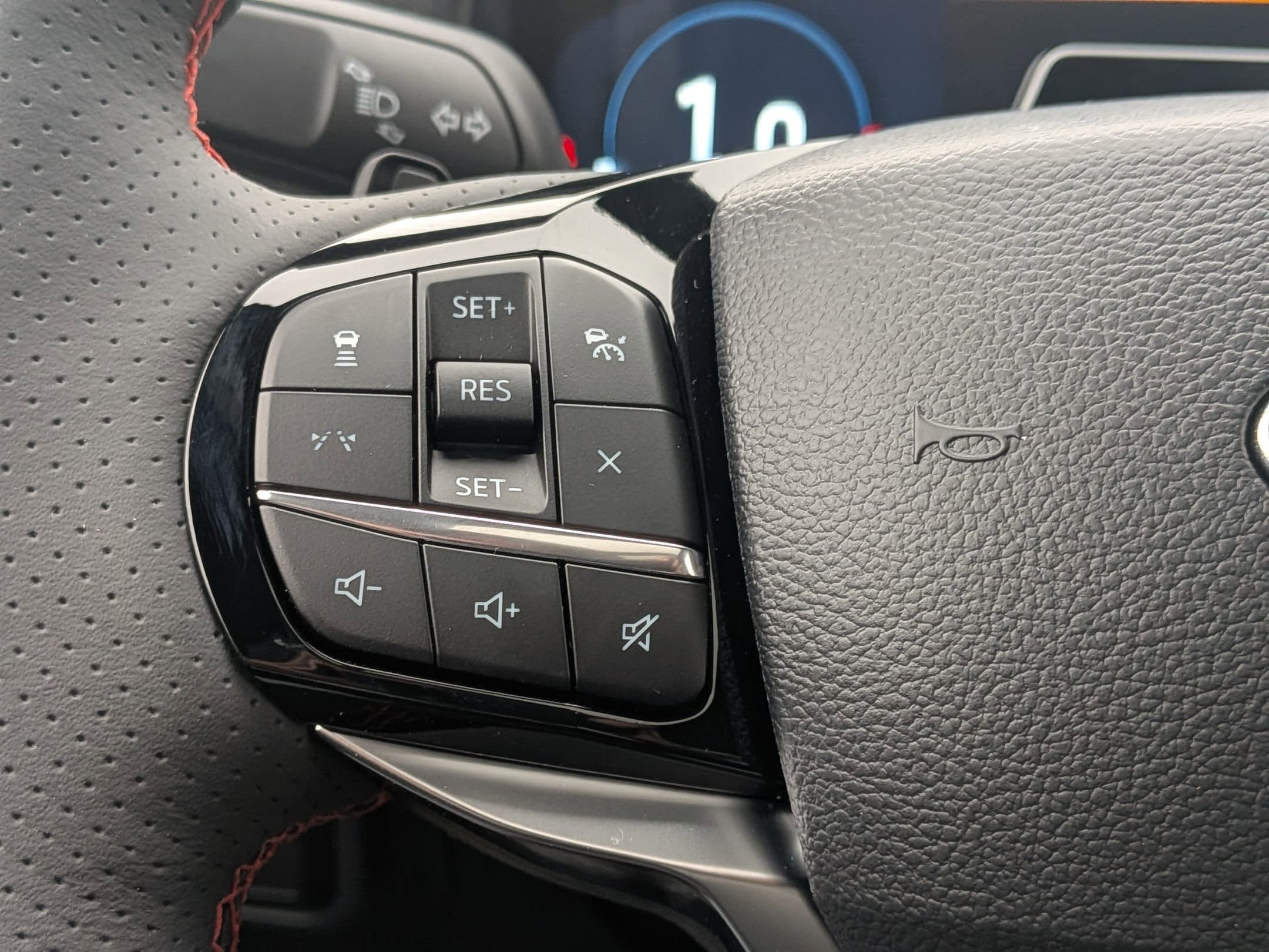 2025 FORD EXPLORER - Image 15