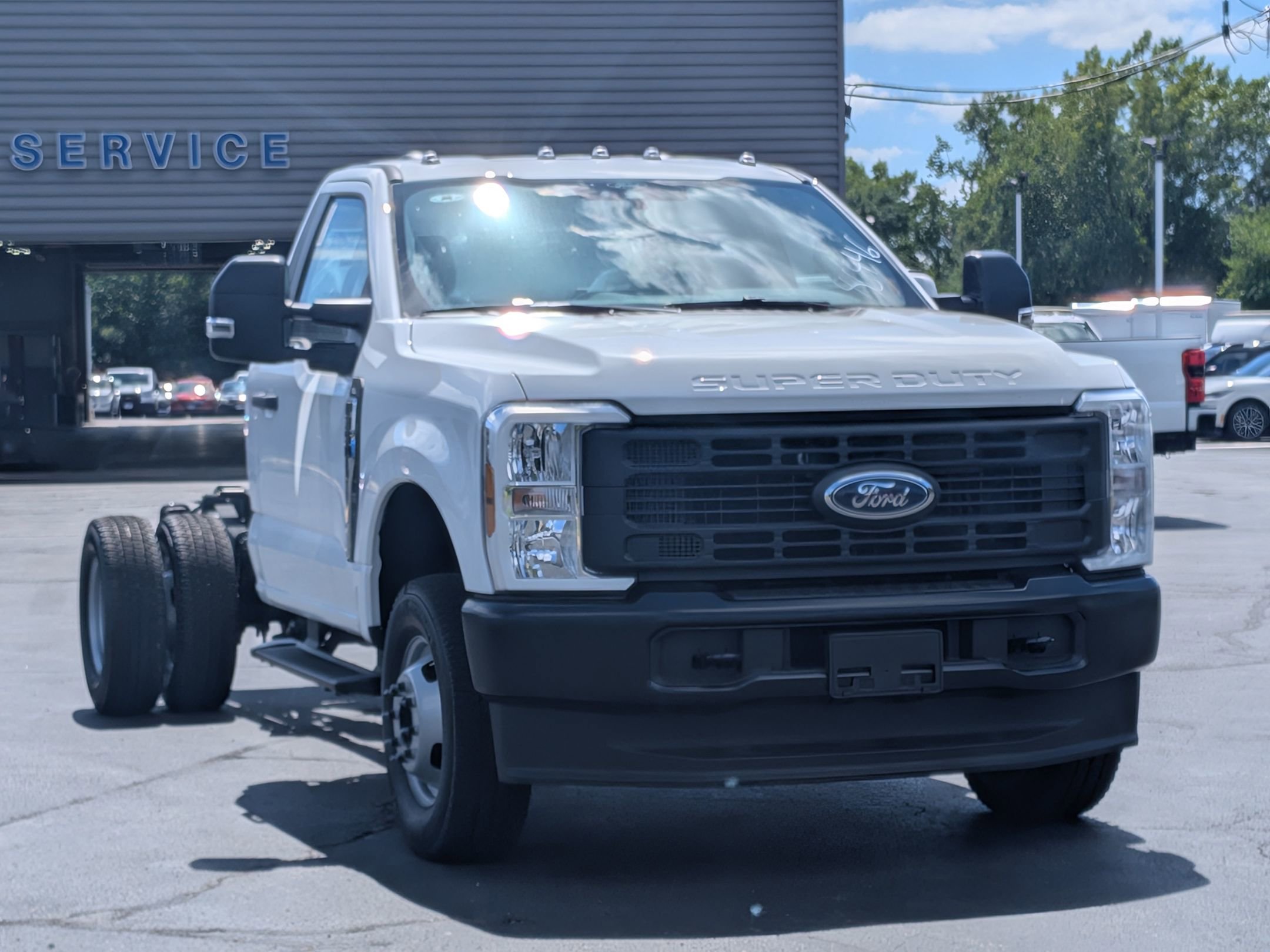 2025 Ford F-350 XL photo 3