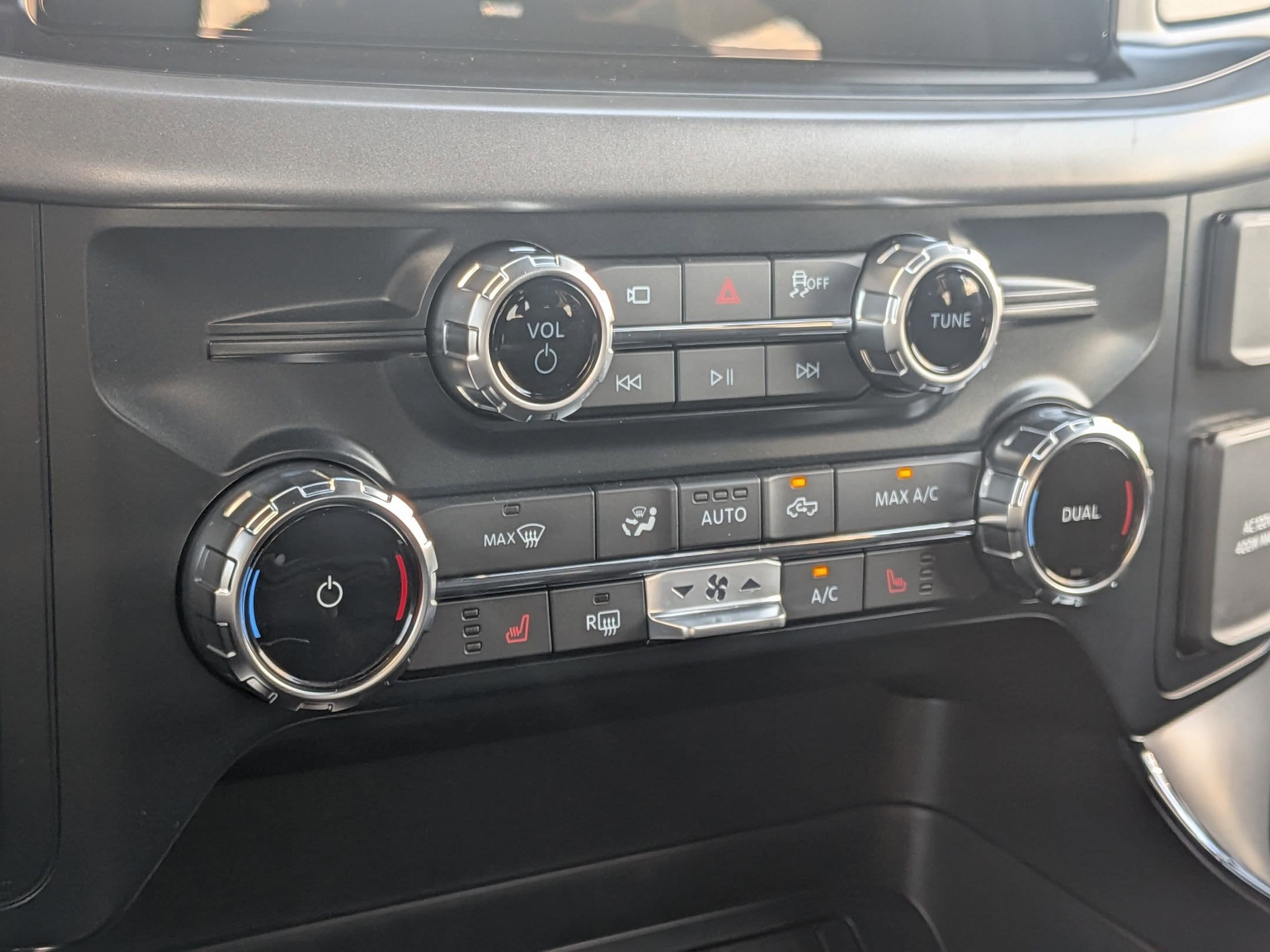 2025 FORD F-150 - Image 19