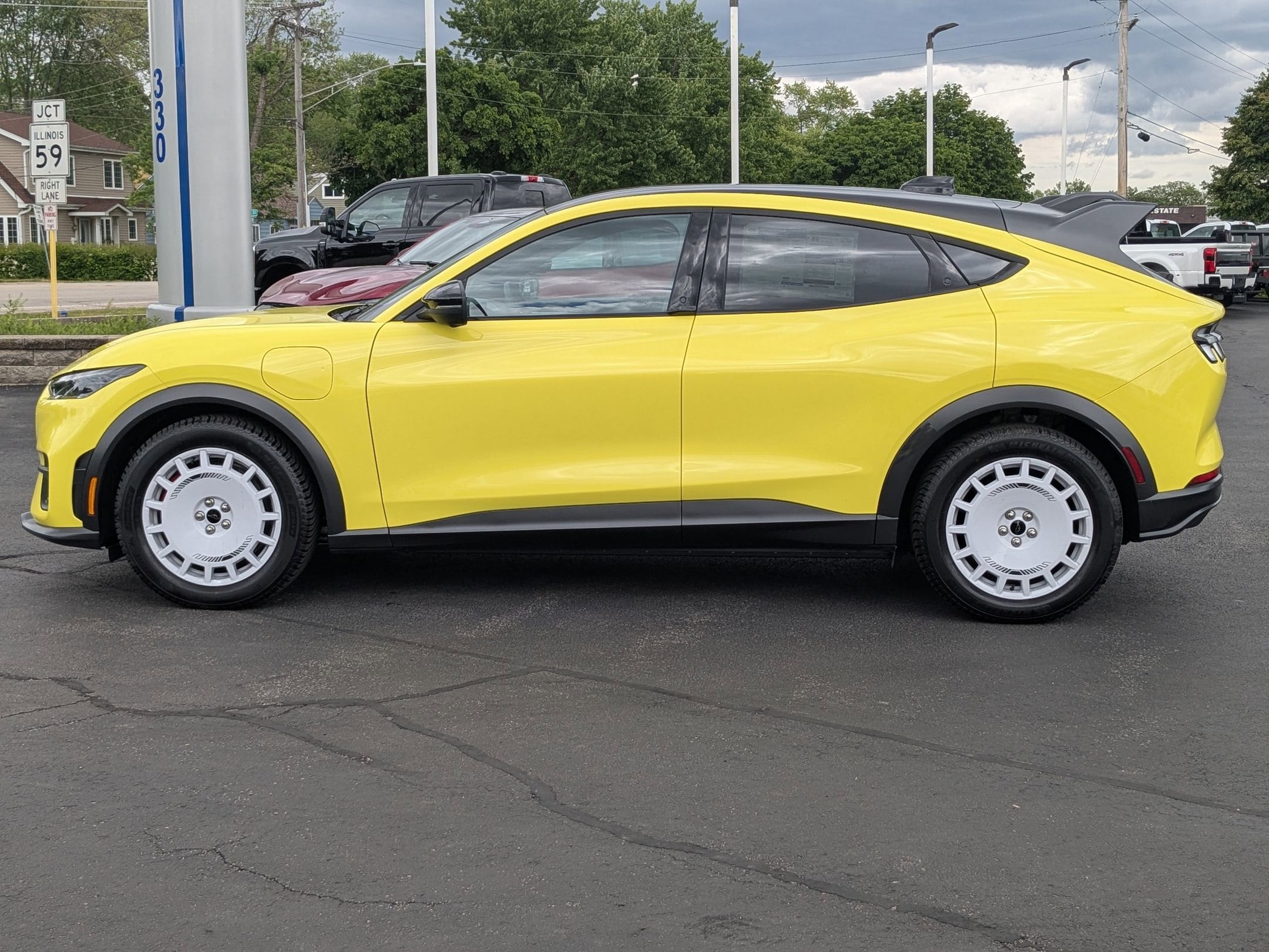 2025 FORD MUSTANG MACH-E - Image 8