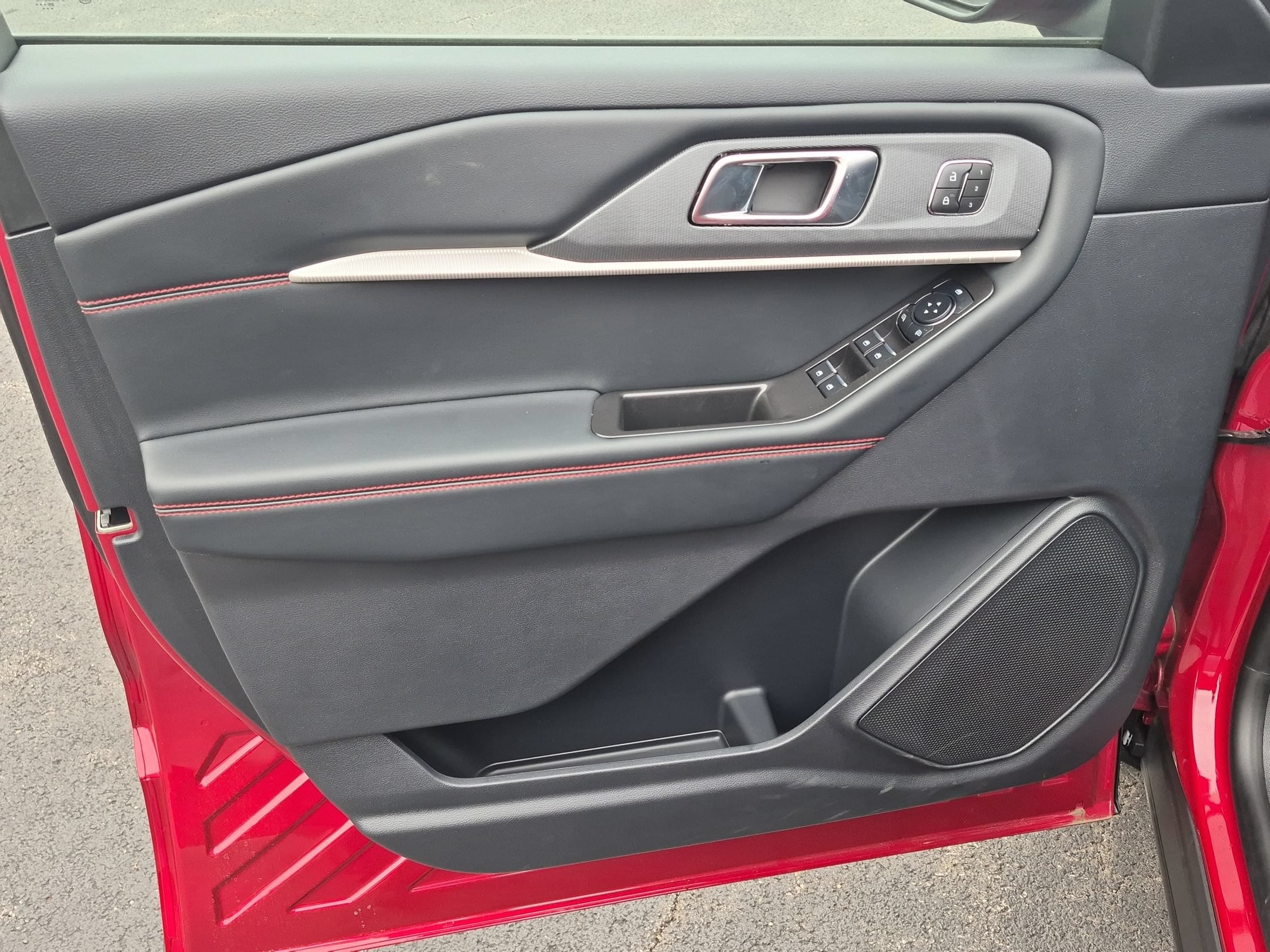 2026 Ford Explorer ST-Line - Photo 13