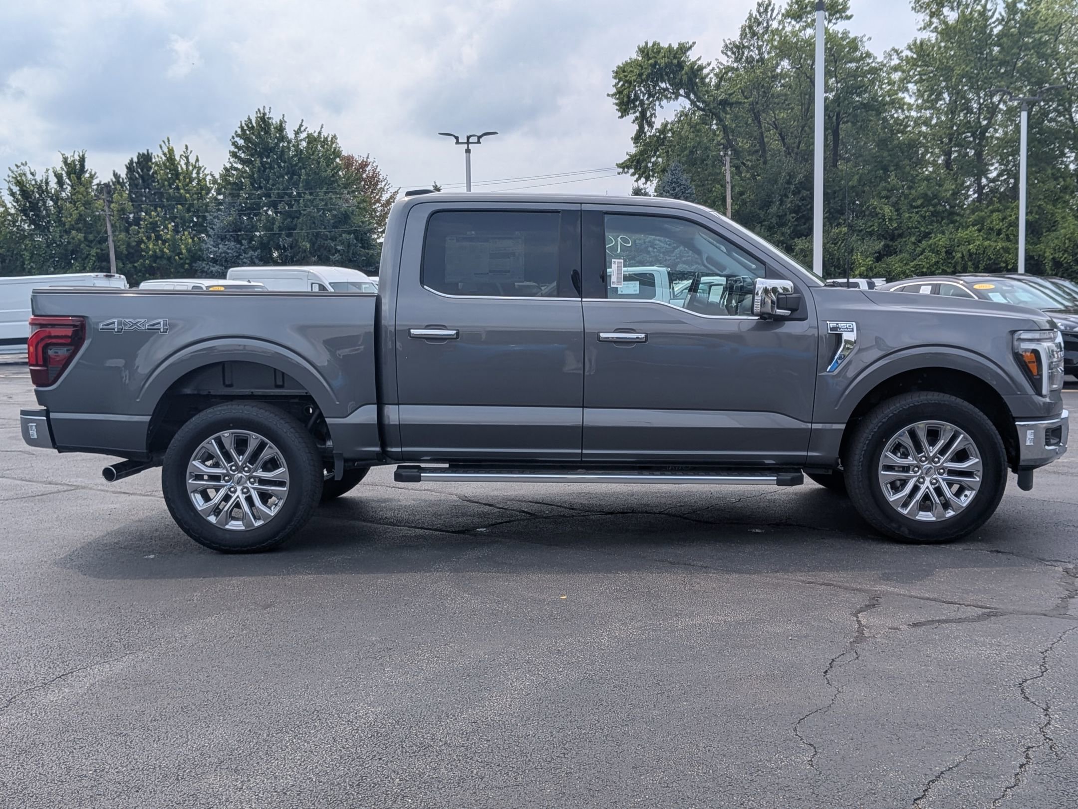 2025 Ford F-150 Lariat photo 4