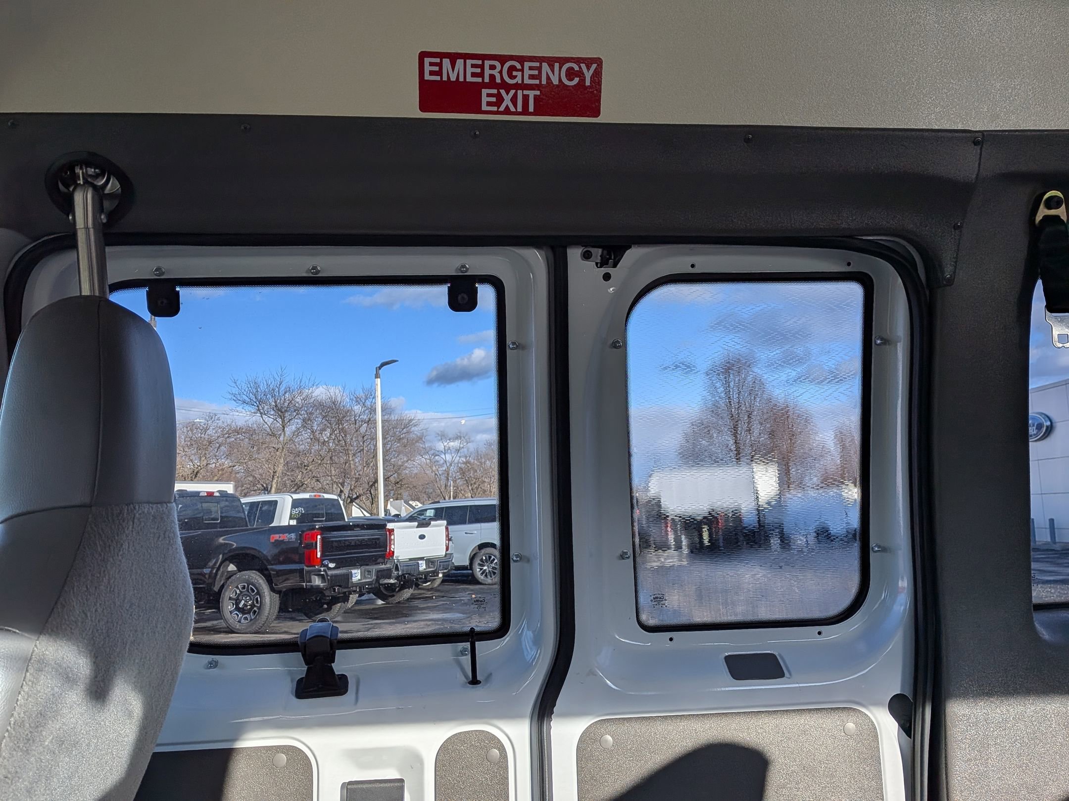 2011 FORD E-150 - Image 21