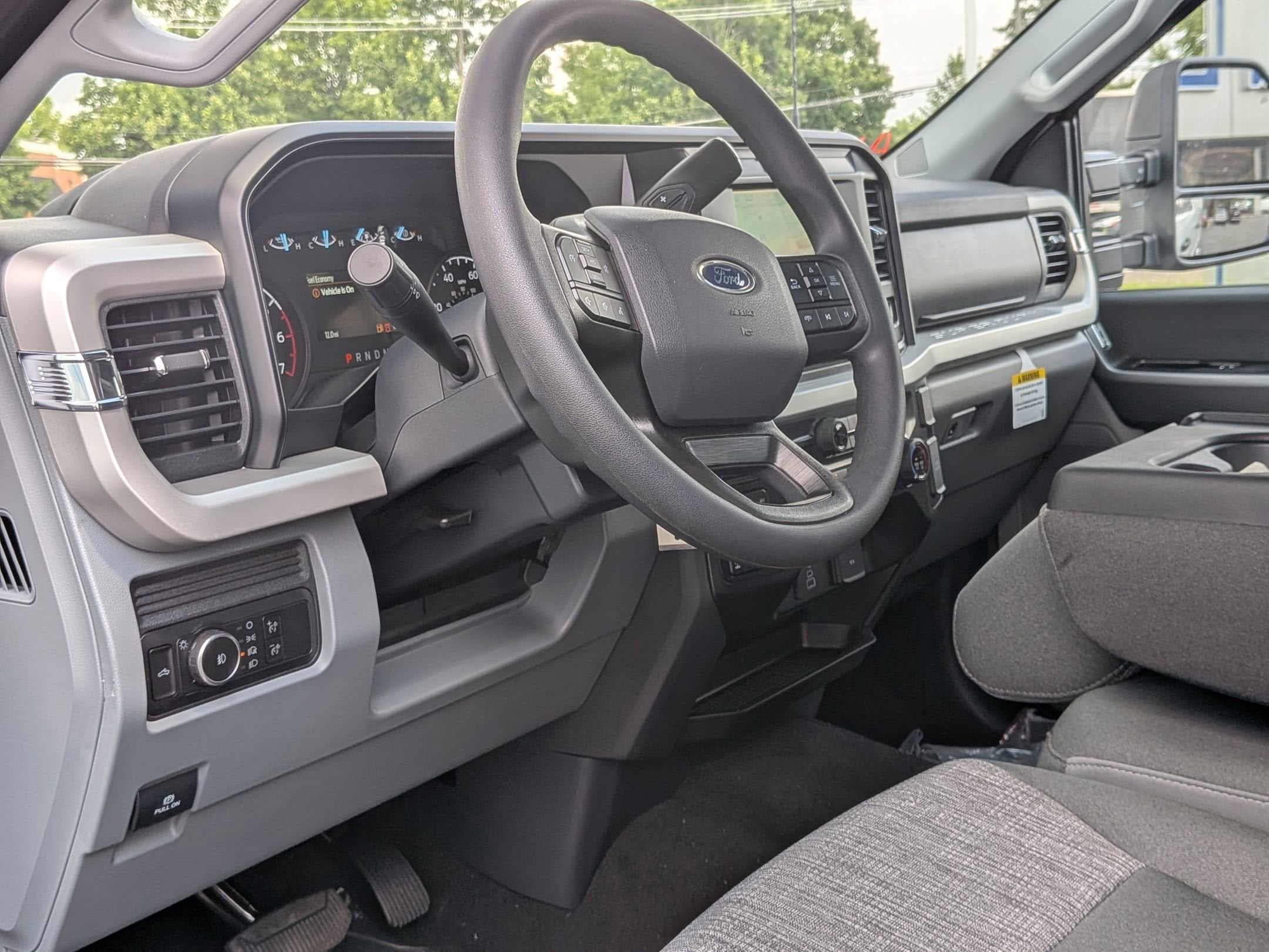 2025 FORD F-250 - Image 12