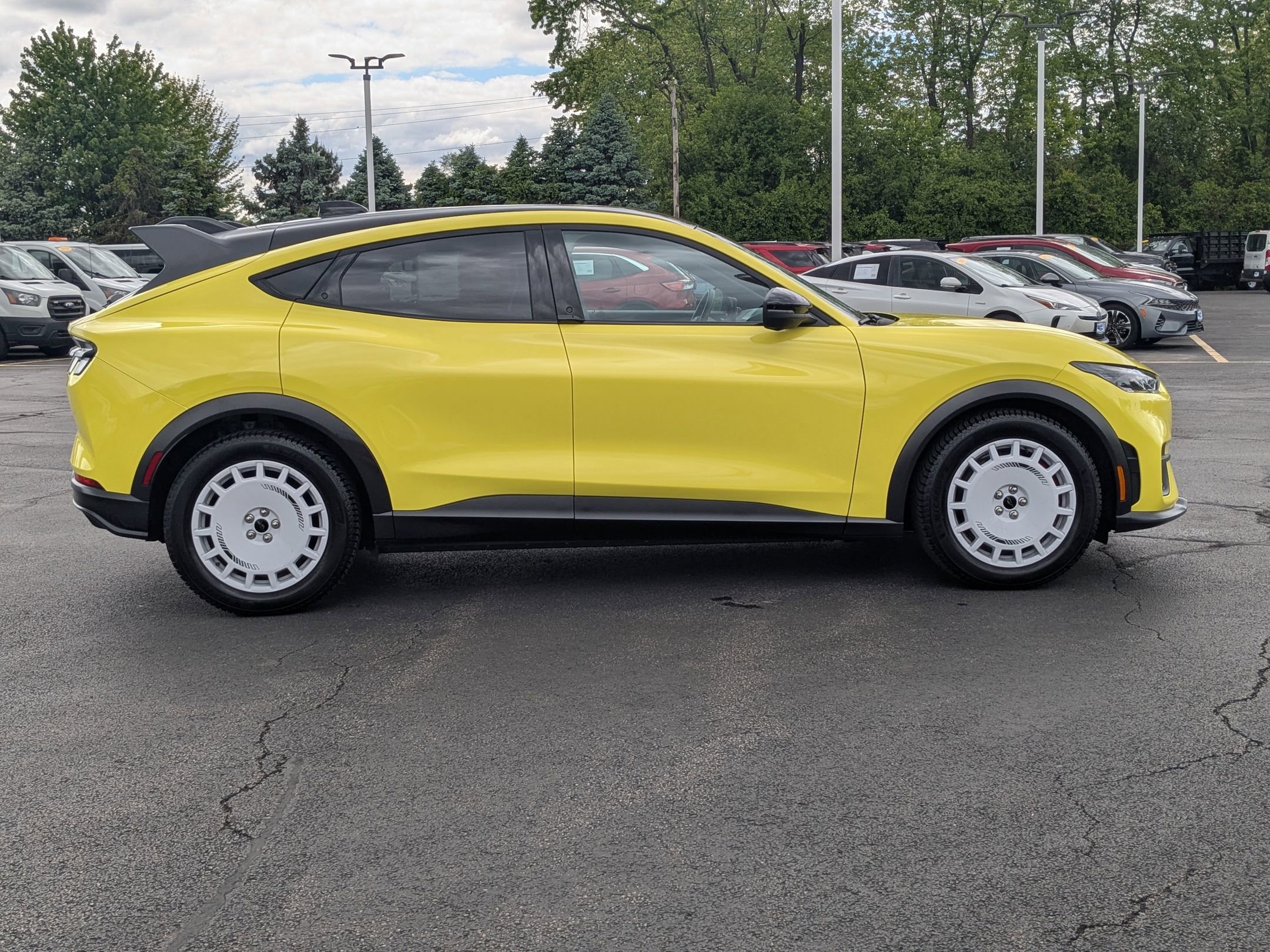 2025 Ford Mustang Mach-E GT photo 4