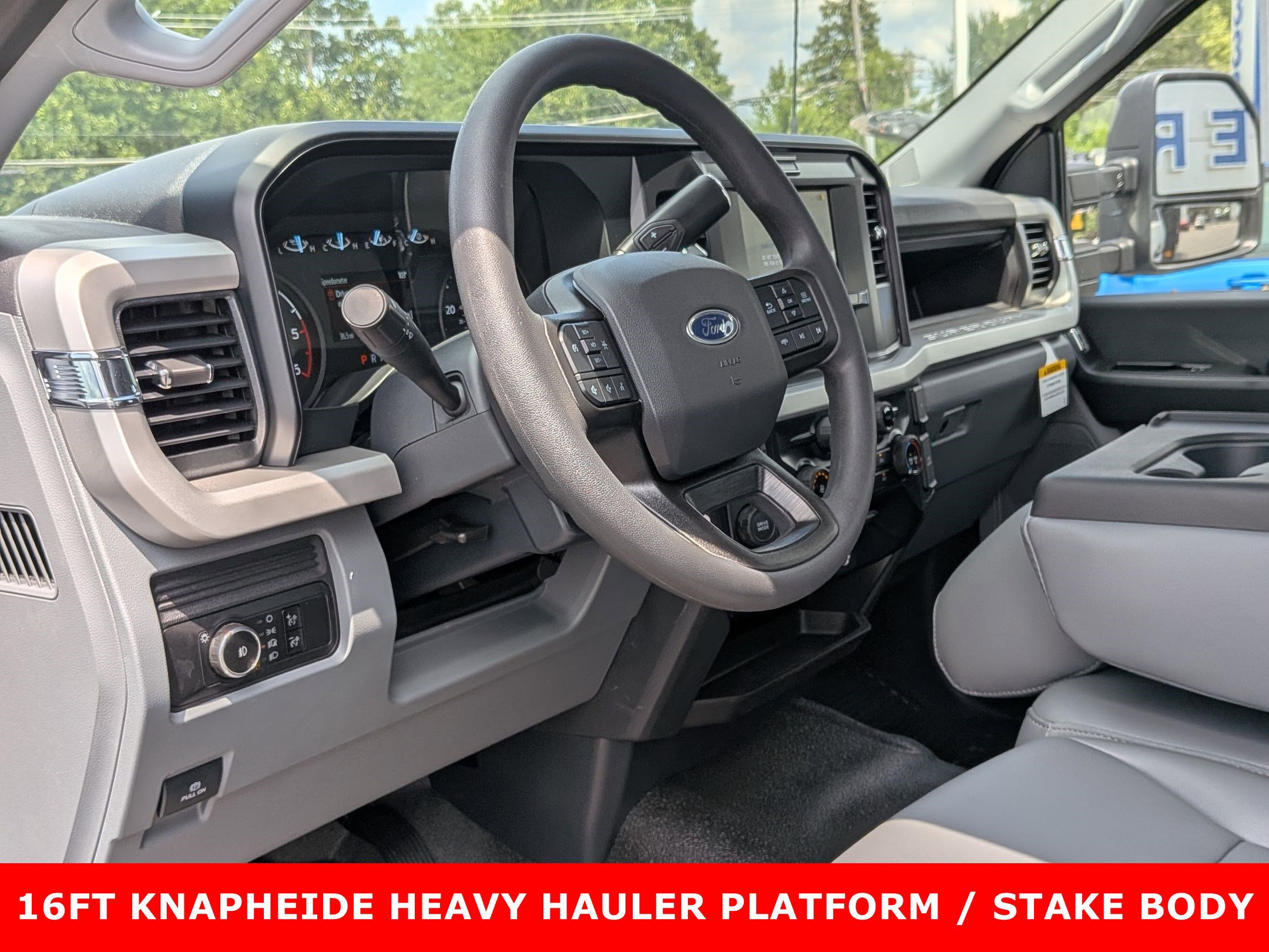 2025 FORD F-550 - Image 12