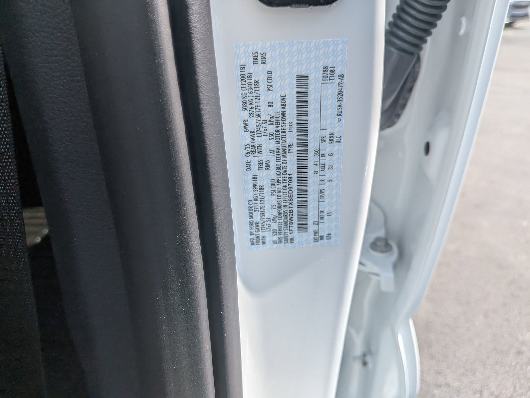 2025 FORD F-250 - Image 29