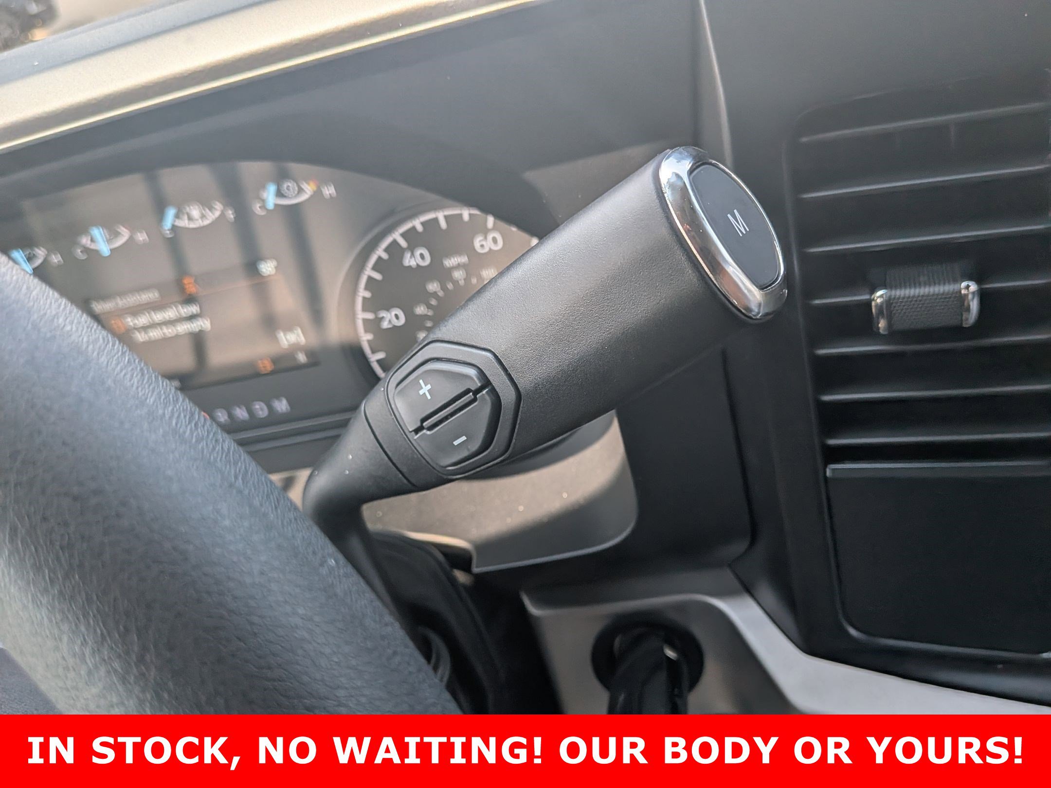 2025 FORD F-450 - Image 13