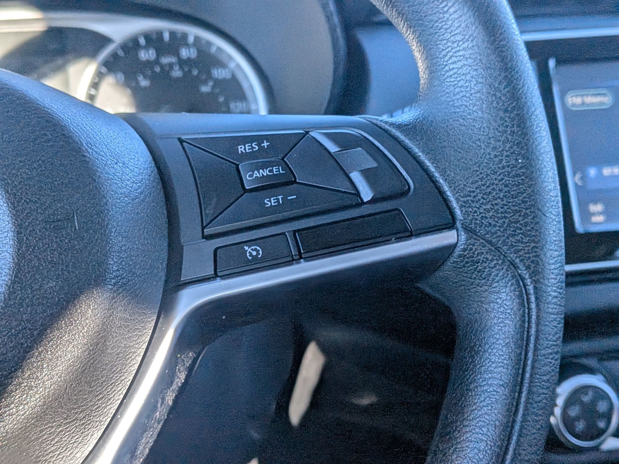 2020 NISSAN VERSA - Image 15